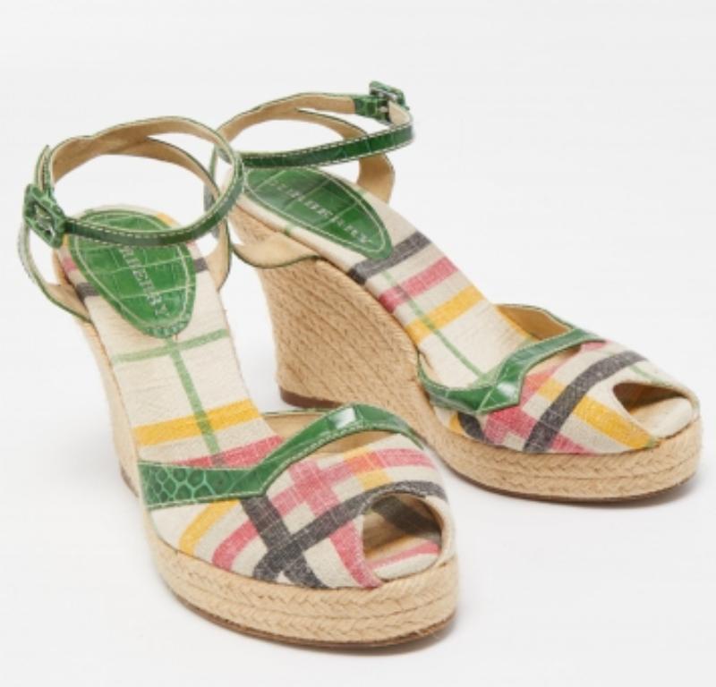 Burberry Multicolor Canvas and Croc Embossed Leather Wedge Sandals Size 40 In Good Condition In Dubai, Al Qouz 2