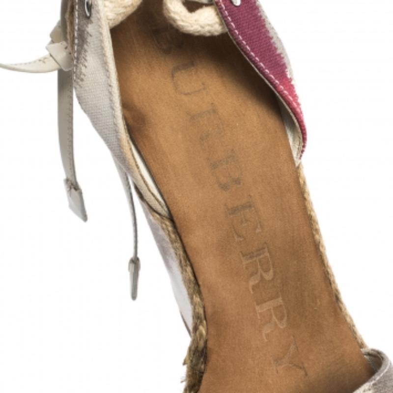 Burberry Sandalias de cuña con plataforma envolvente en el tobillo de piel de lona multicolor talla 38 1