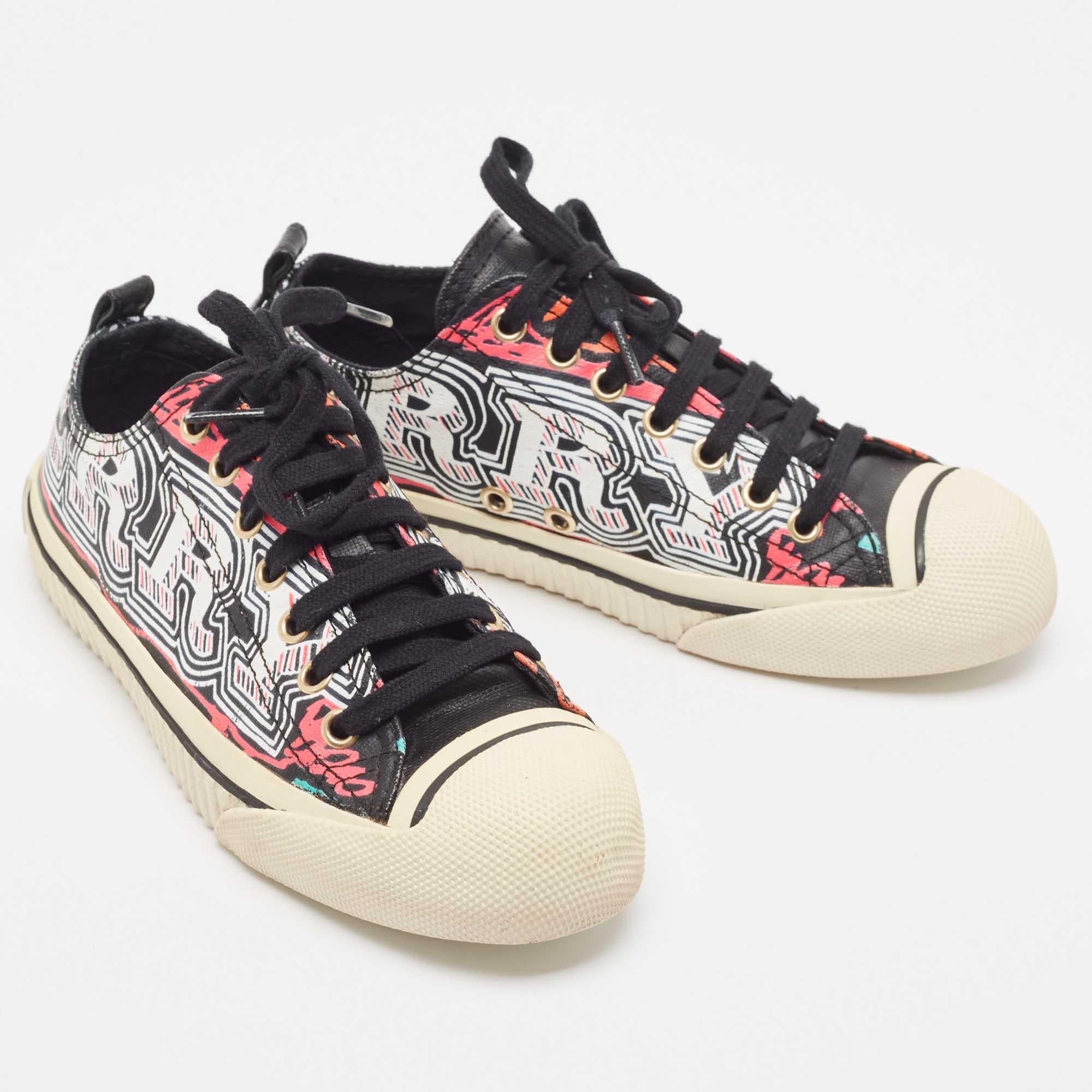 Burberry Multicolor Coated Canvas Kingly Mark Print Low Top Sneakers Size 35 In Good Condition For Sale In Dubai, Al Qouz 2