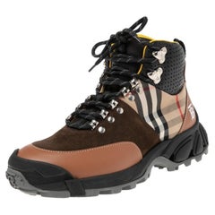 Burberry Mehrfarbige/Haus karierte Segeltuch- und Lederstiefel für die Wanderung Größe 40