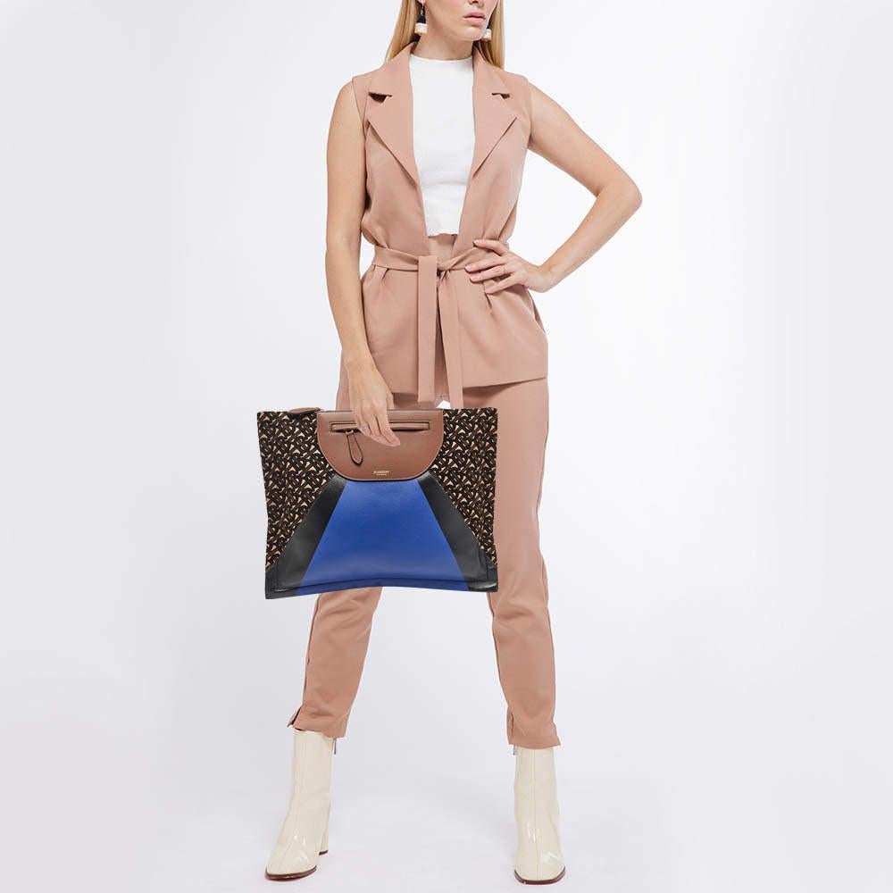 This oversized clutch is just the right accessory to compliment your chic ensemble. It comes crafted in quality material featuring a well sized interior that can comfortably hold all your little essentials.