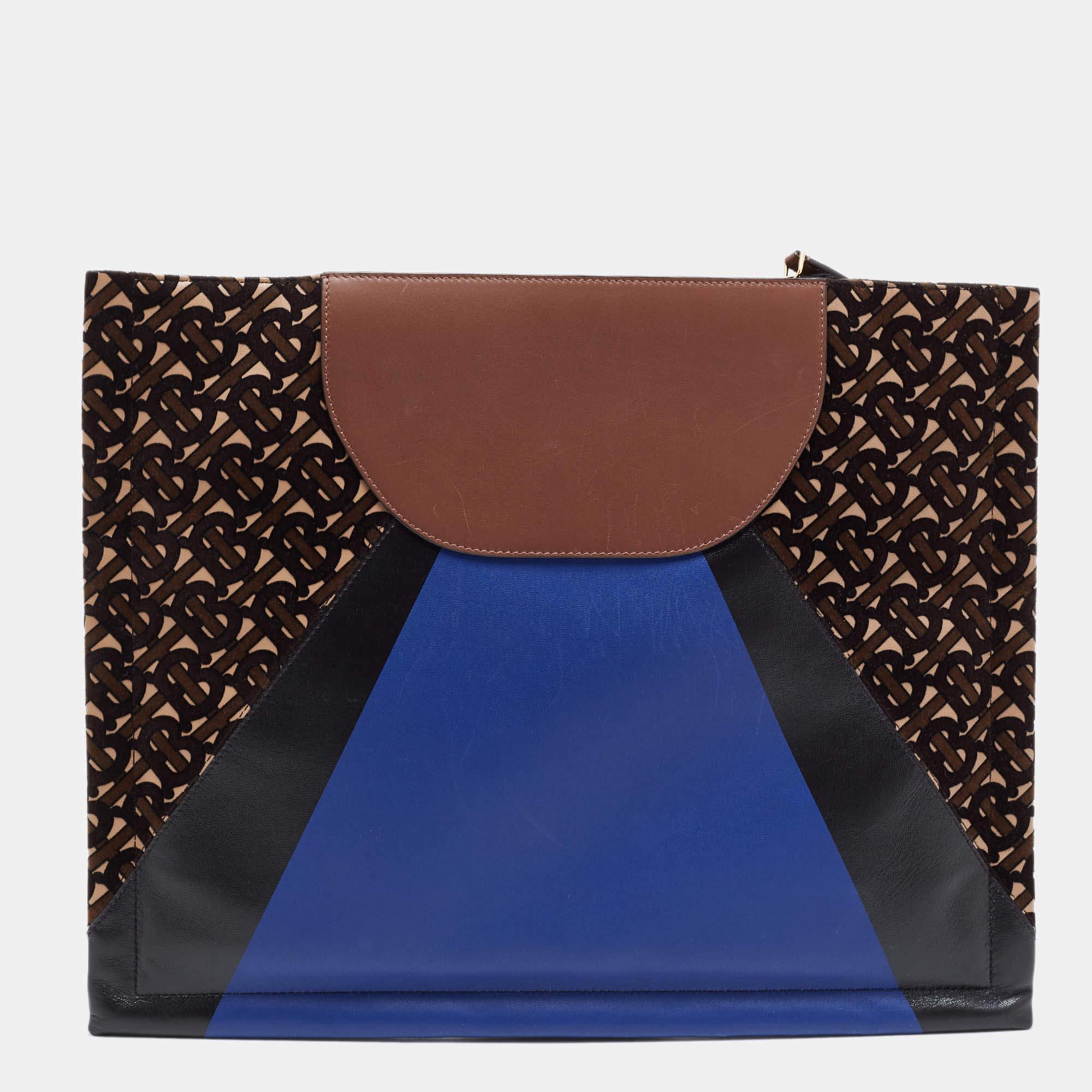 This oversized clutch is just the right accessory to compliment your chic ensemble. It comes crafted in quality material featuring a well-sized interior that can comfortably hold all your little essentials.

Includes: Original Dustbag, Info Booklet,