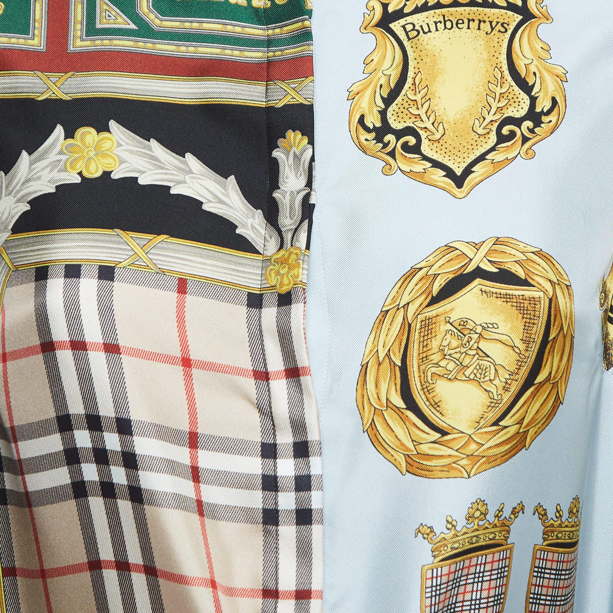 Beige Burberry - Robe chemise ceinturée en soie imprimée multicolore S en vente