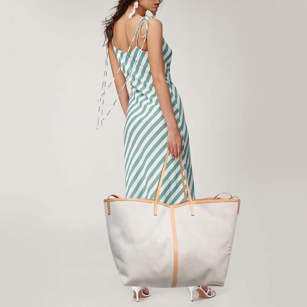 The Burberry beach tote is a stylish and spacious bag perfect for your summer essentials. Crafted from durable canvas and luxurious leather, it features a generous size, it offers ample room for your beach towels, sunscreen, and other belongings.