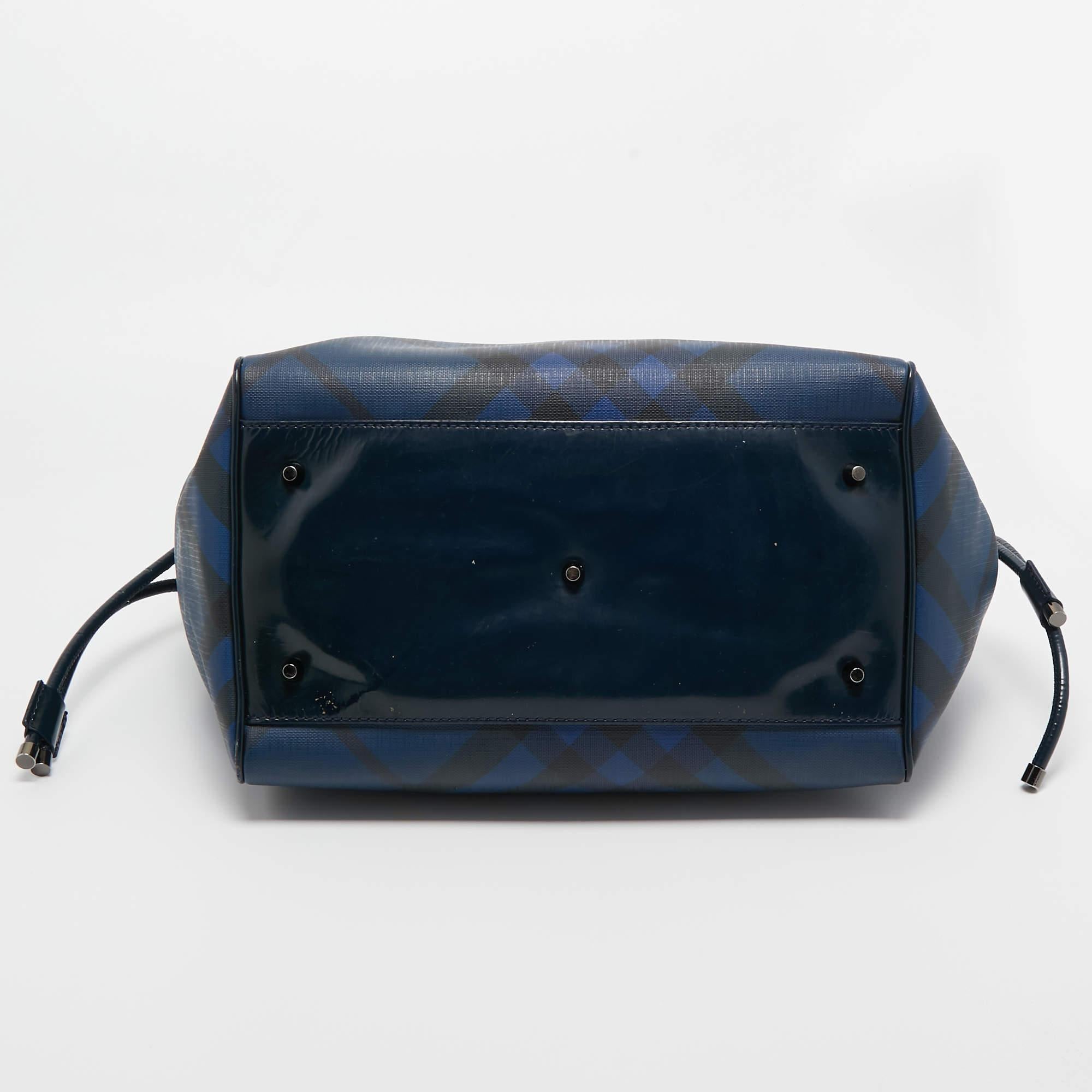 Sac cabas Biltmore bleu marine/beige dégradé en PVC et cuir verni Burberry en vente 5