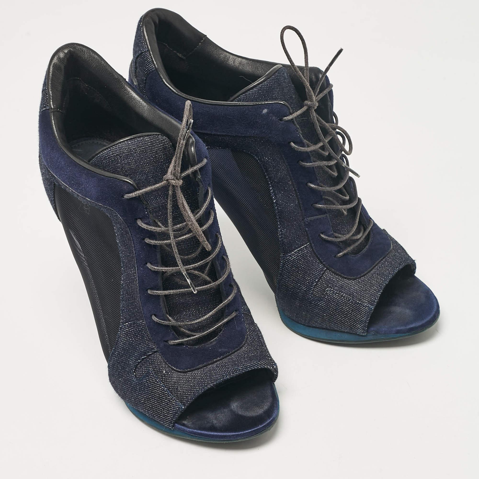 Burberry Navy Blue Denim and Suede Open Toe Booties Size 38 In Good Condition For Sale In Dubai, Al Qouz 2
