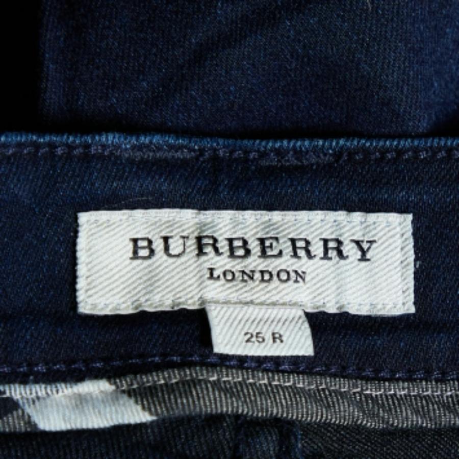 Votre garde-robe ne peut jamais être complète avec une belle paire de jeans comme celui-ci. Confectionnée dans un tissu de qualité, cette paire présente des détails classiques, une fermeture facile et des poches. Associez-le à vos blouses ou tops