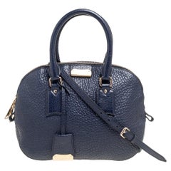 Borsa Bowler piccola Orchard in pelle blu navy di Burberry