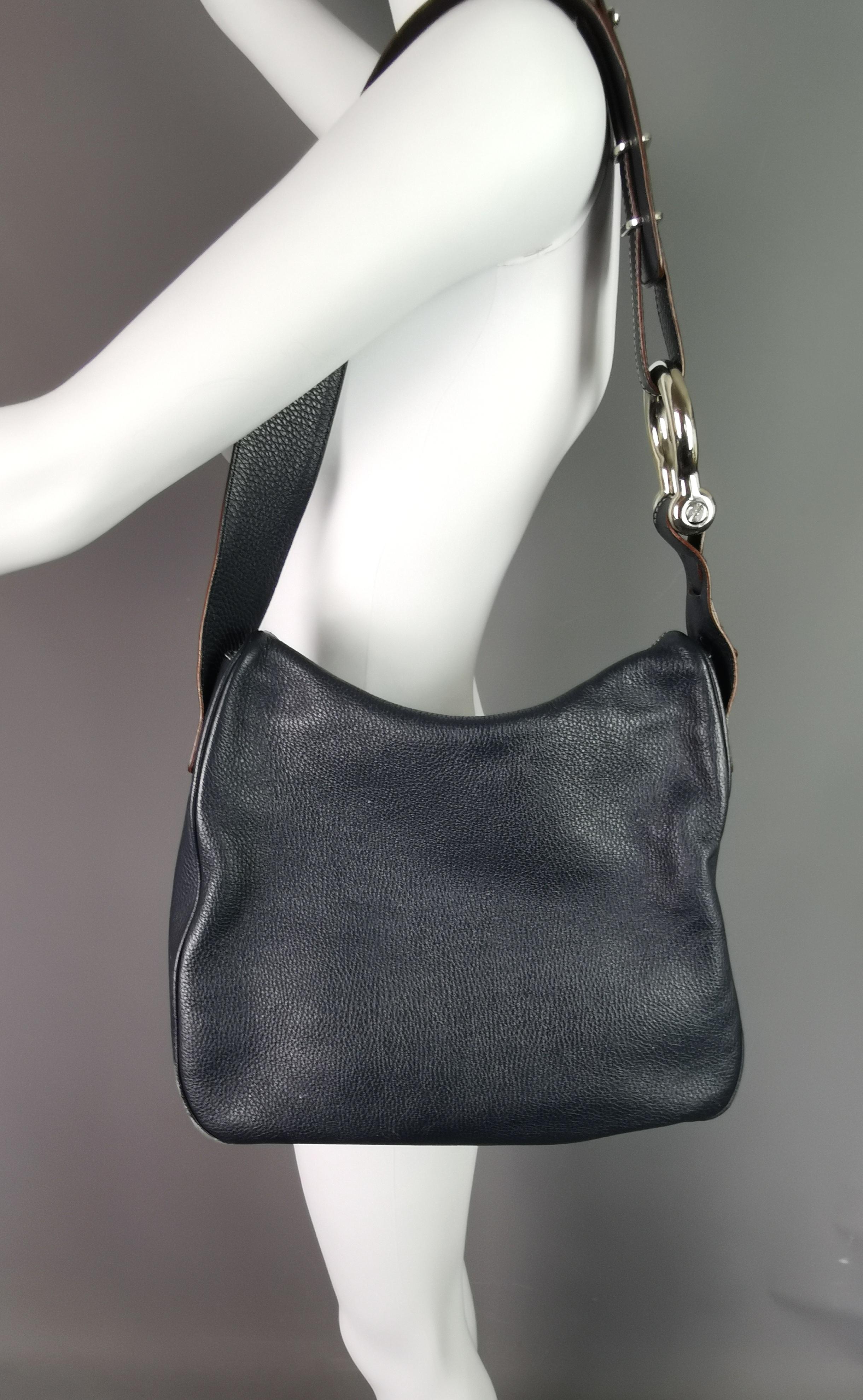 Burberry navy blue pebble leather handbag, Shoulder bag  7