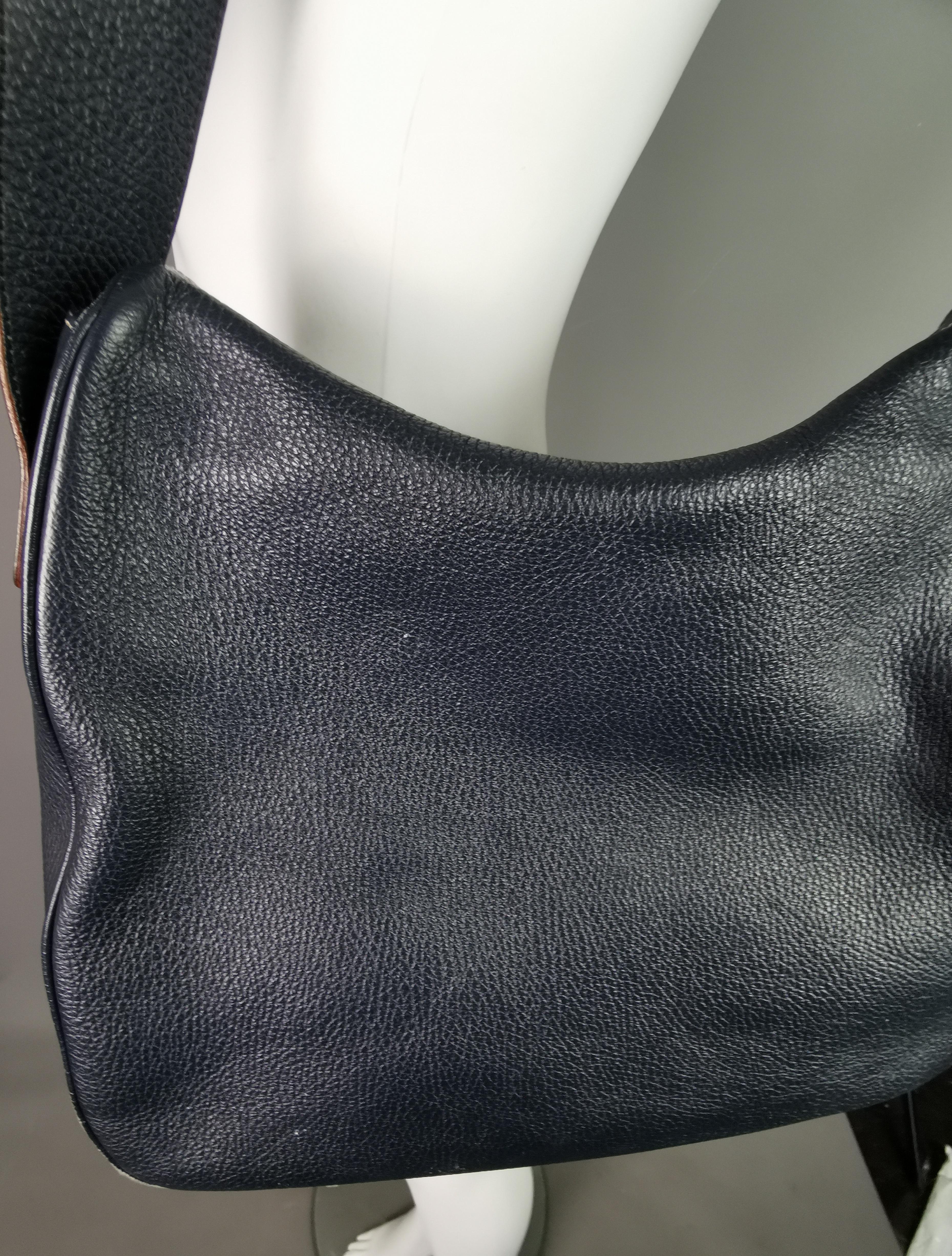 Burberry navy blue pebble leather handbag, Shoulder bag  8