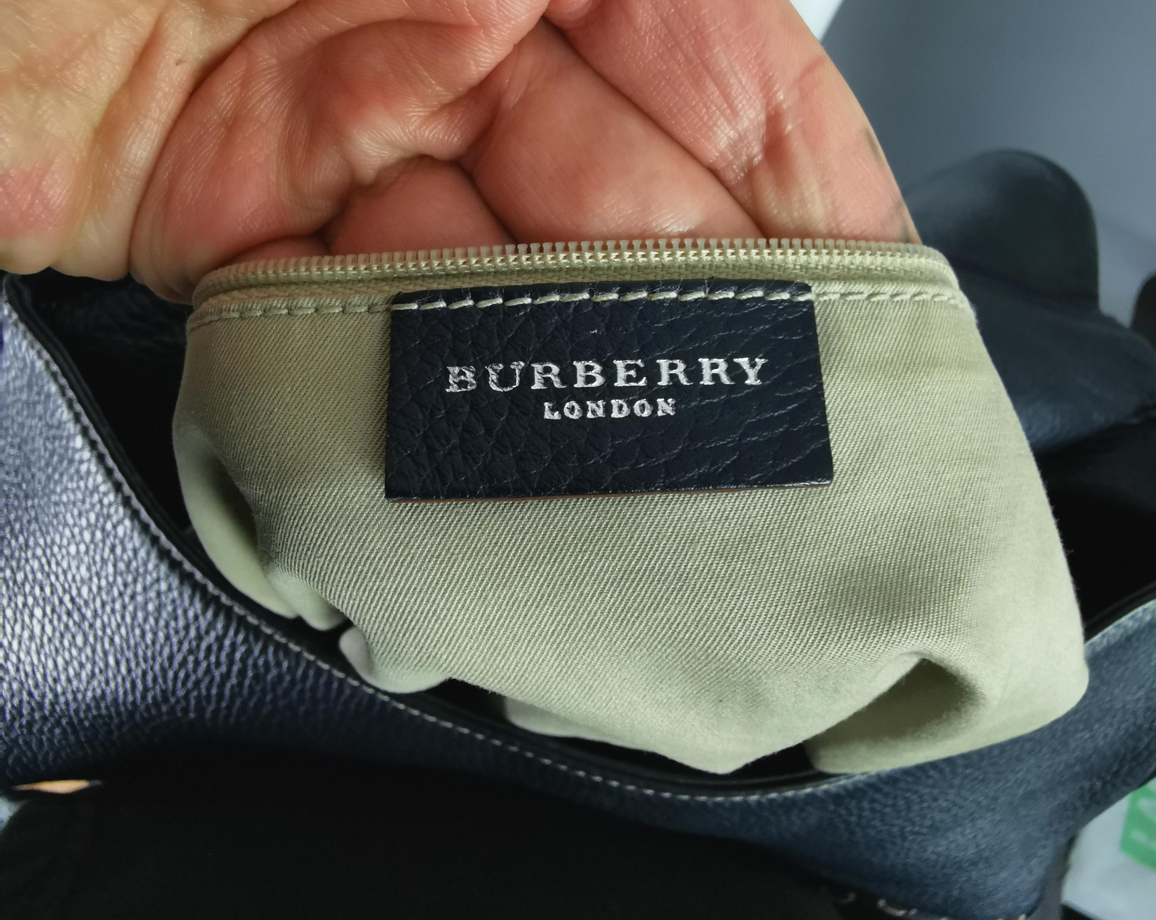 Burberry navy blue pebble leather handbag, Shoulder bag  14