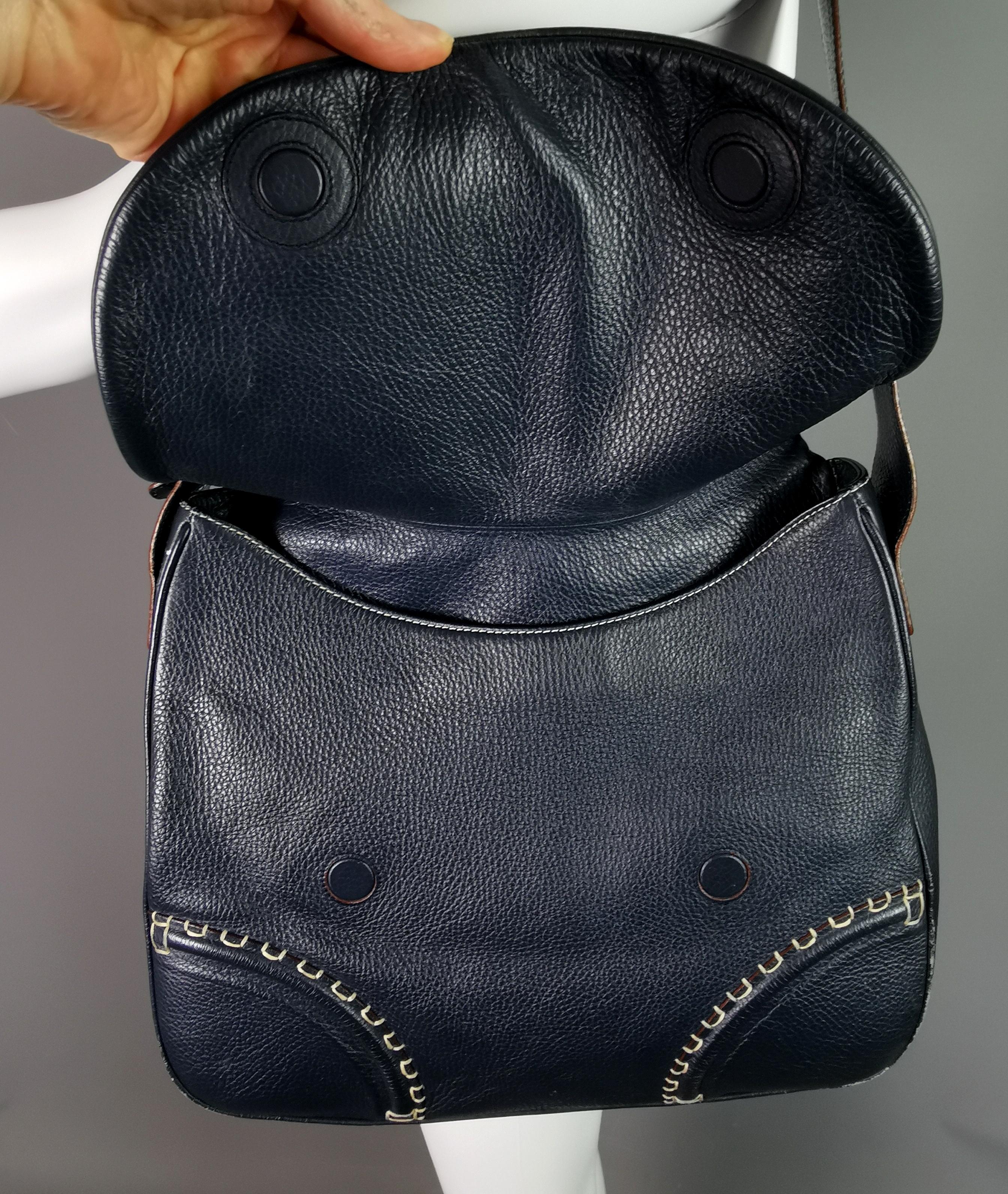 Burberry navy blue pebble leather handbag, Shoulder bag  In Fair Condition In NEWARK, GB