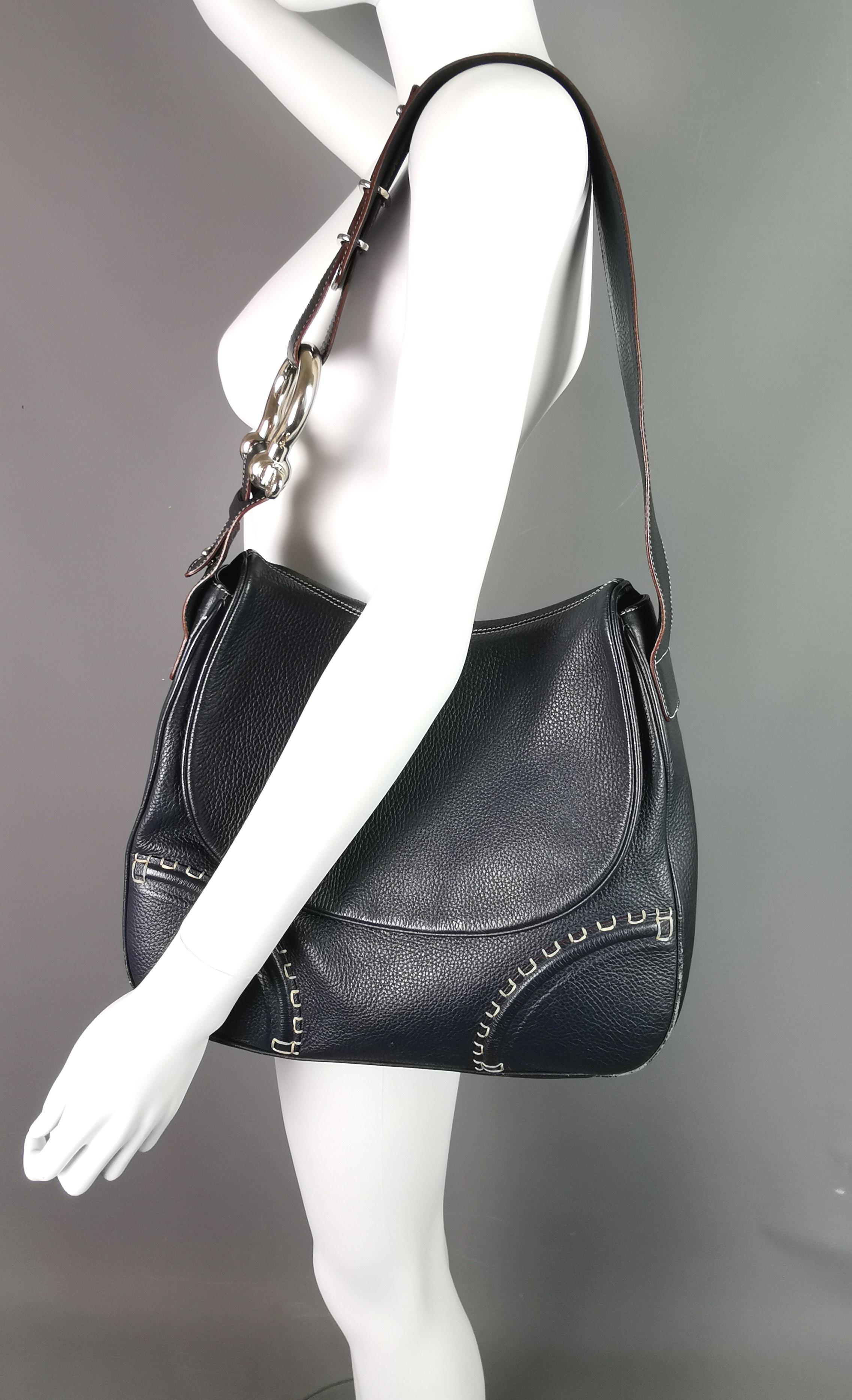 Burberry navy blue pebble leather handbag, Shoulder bag  1