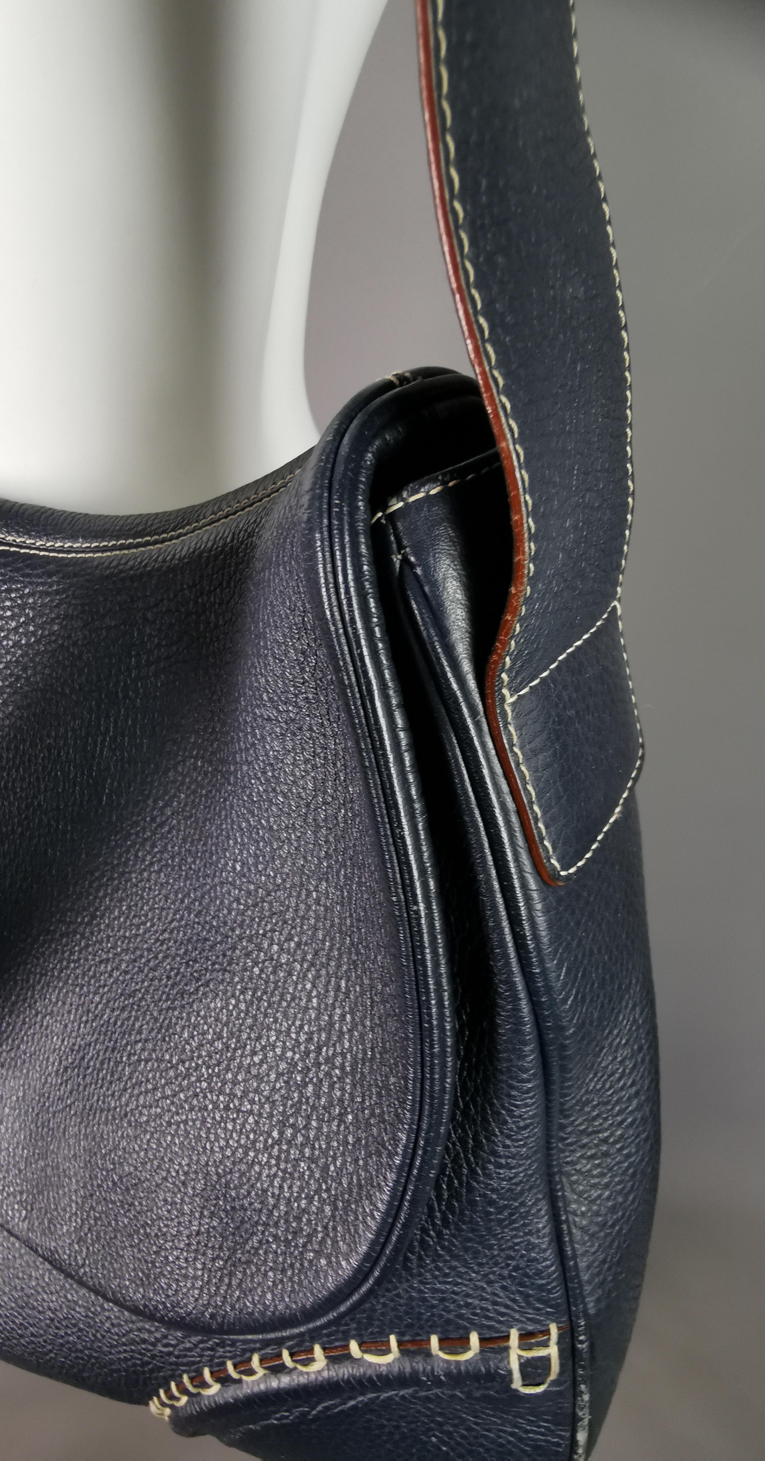 Burberry navy blue pebble leather handbag, Shoulder bag  2