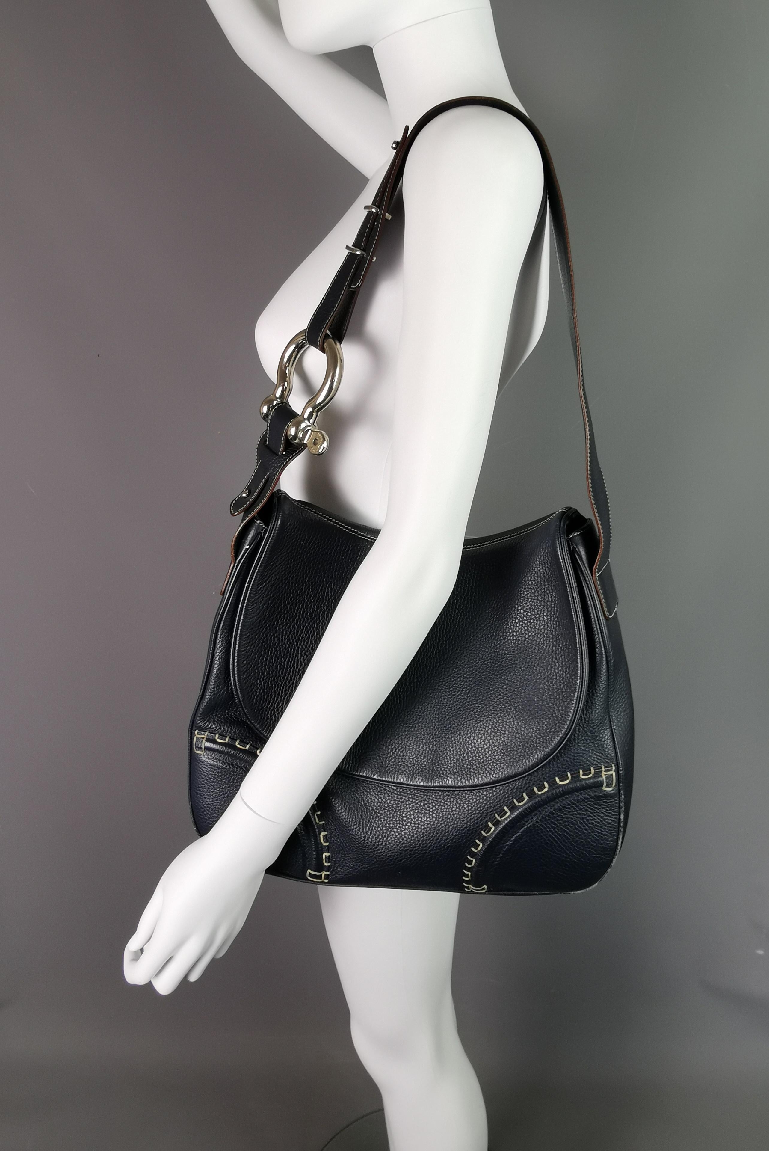 Burberry navy blue pebble leather handbag, Shoulder bag  3