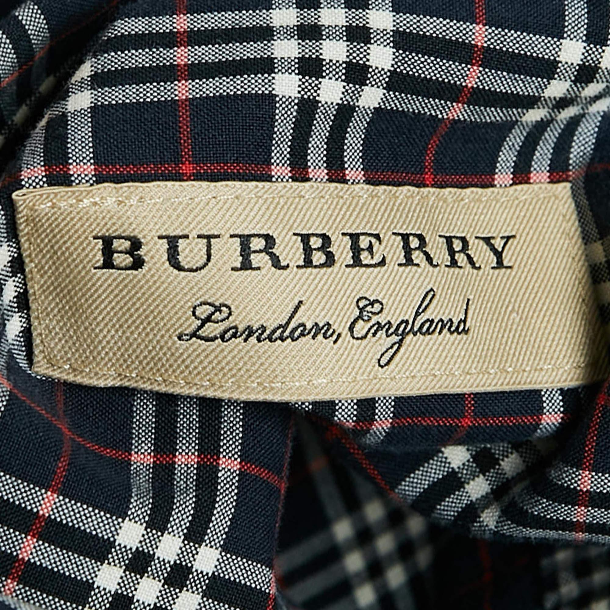 Burberry - Camicia Button-Down in cotone a quadri blu navy XXL In condizioni buone in vendita a Dubai, Al Qouz 2
