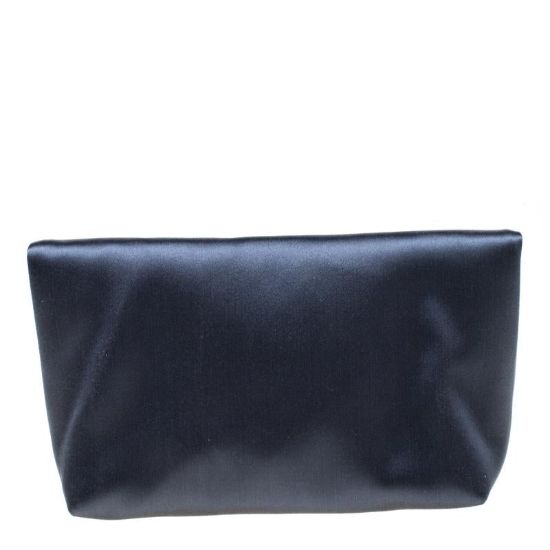 This Burberry clutch blends right into the tastes of women with a penchant for modern fashion. It is crafted from navy blue satin and lined with fabric on the inside. The highlight, however, is the large safety pin, formally referred to as an