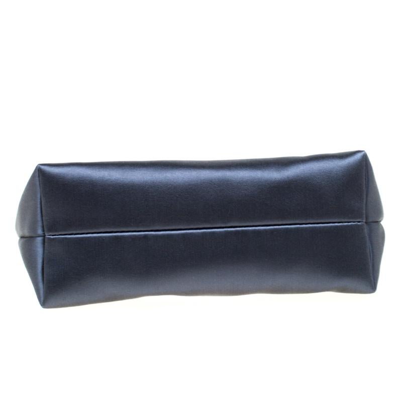 Burberry Navy Blue Satin Crystal Embellished Pin Clutch In New Condition In Dubai, Al Qouz 2