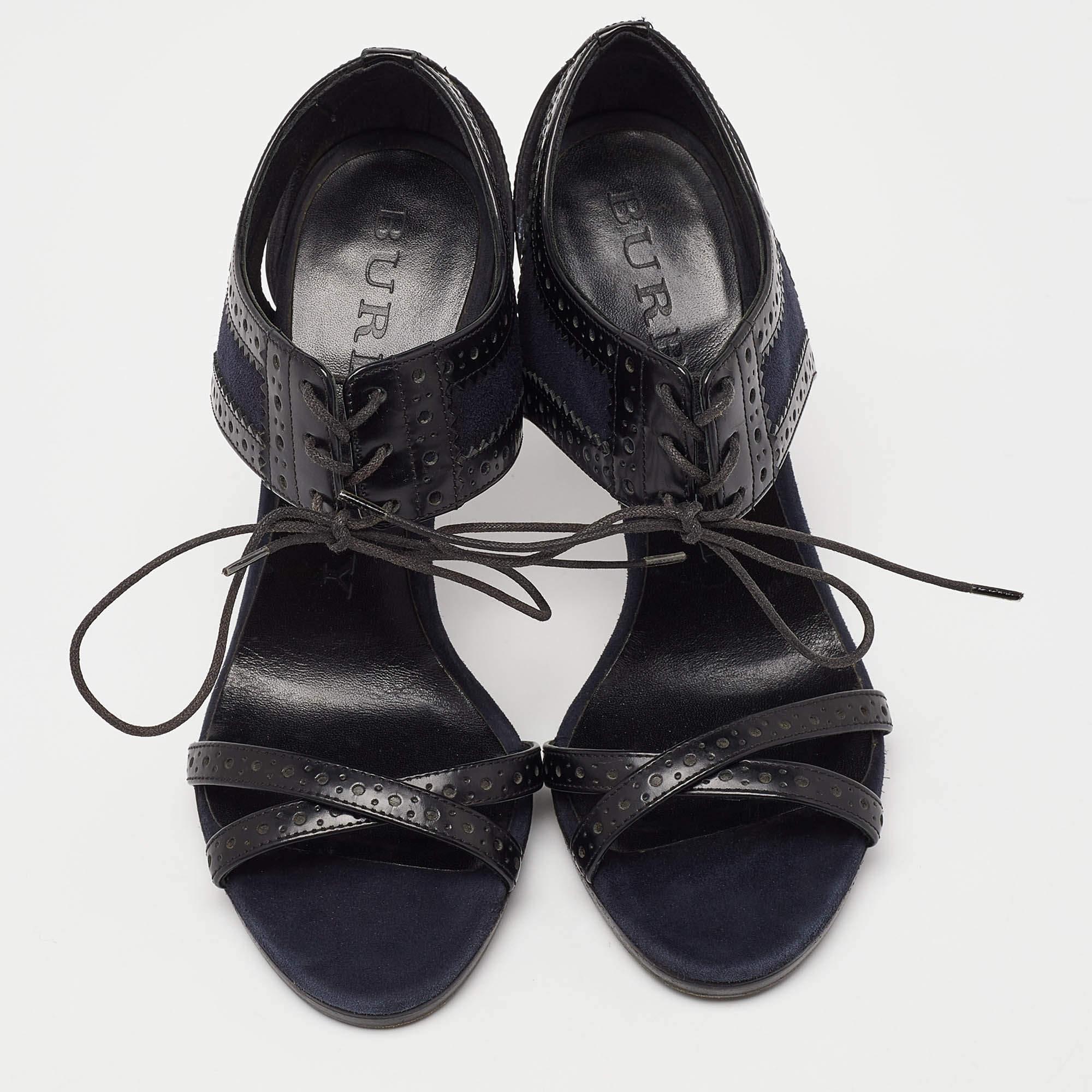 Burberry Sandalias de cordones Gauld de ante azul marino y piel de brogue negra talla 36 Negro en venta