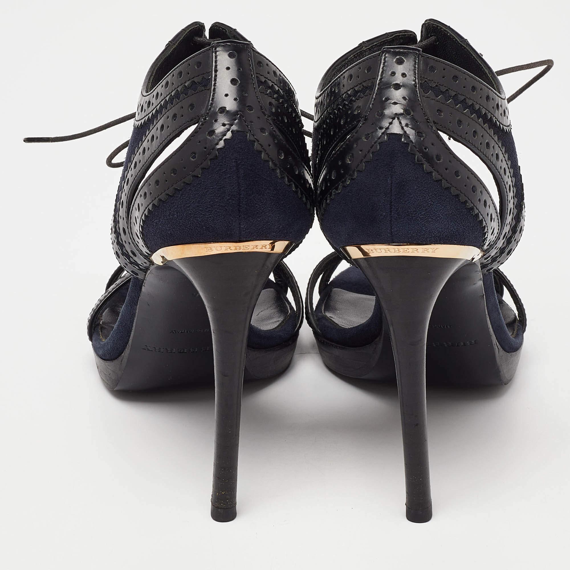 De las mujeres Burberry Sandalias de cordones Gauld de ante azul marino y piel de brogue negra talla 36 en venta