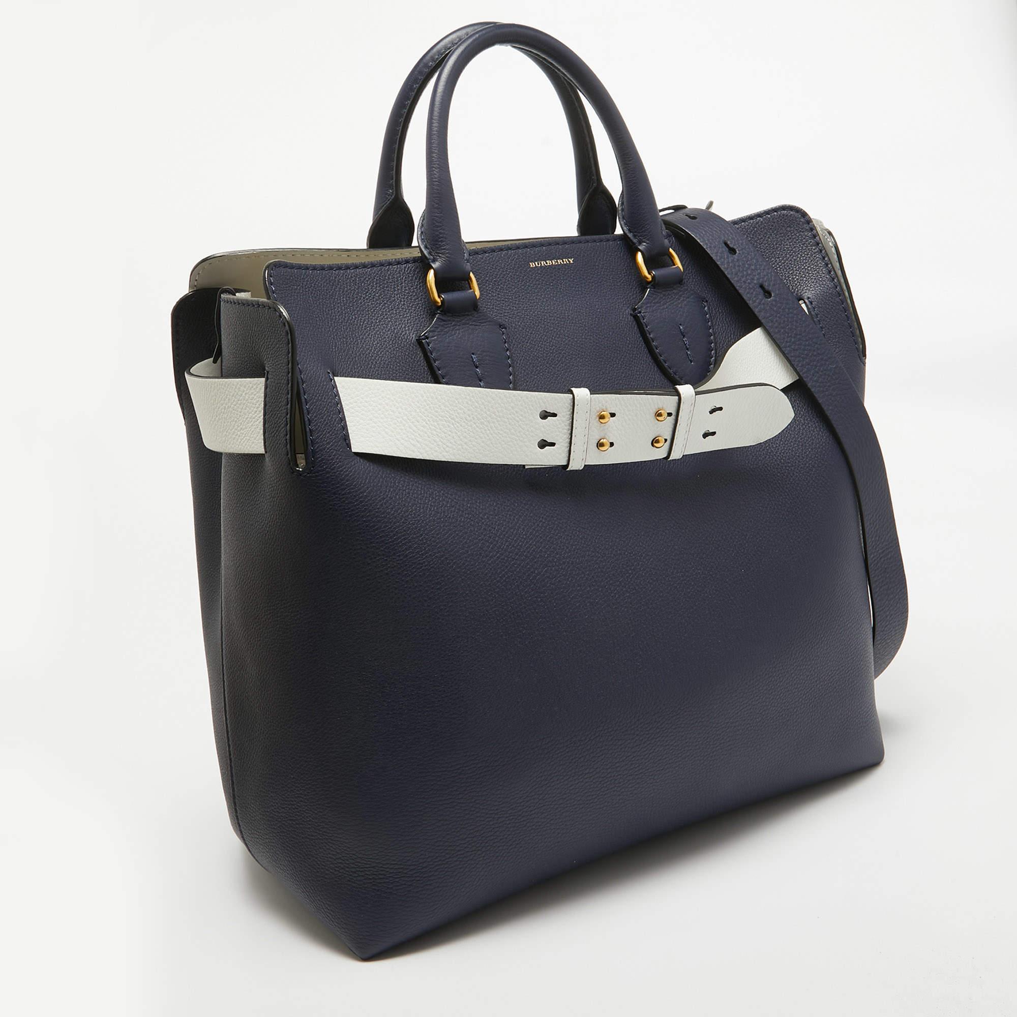 Nero Burberry: borsa grande in pelle blu/bianco con cintura in vendita