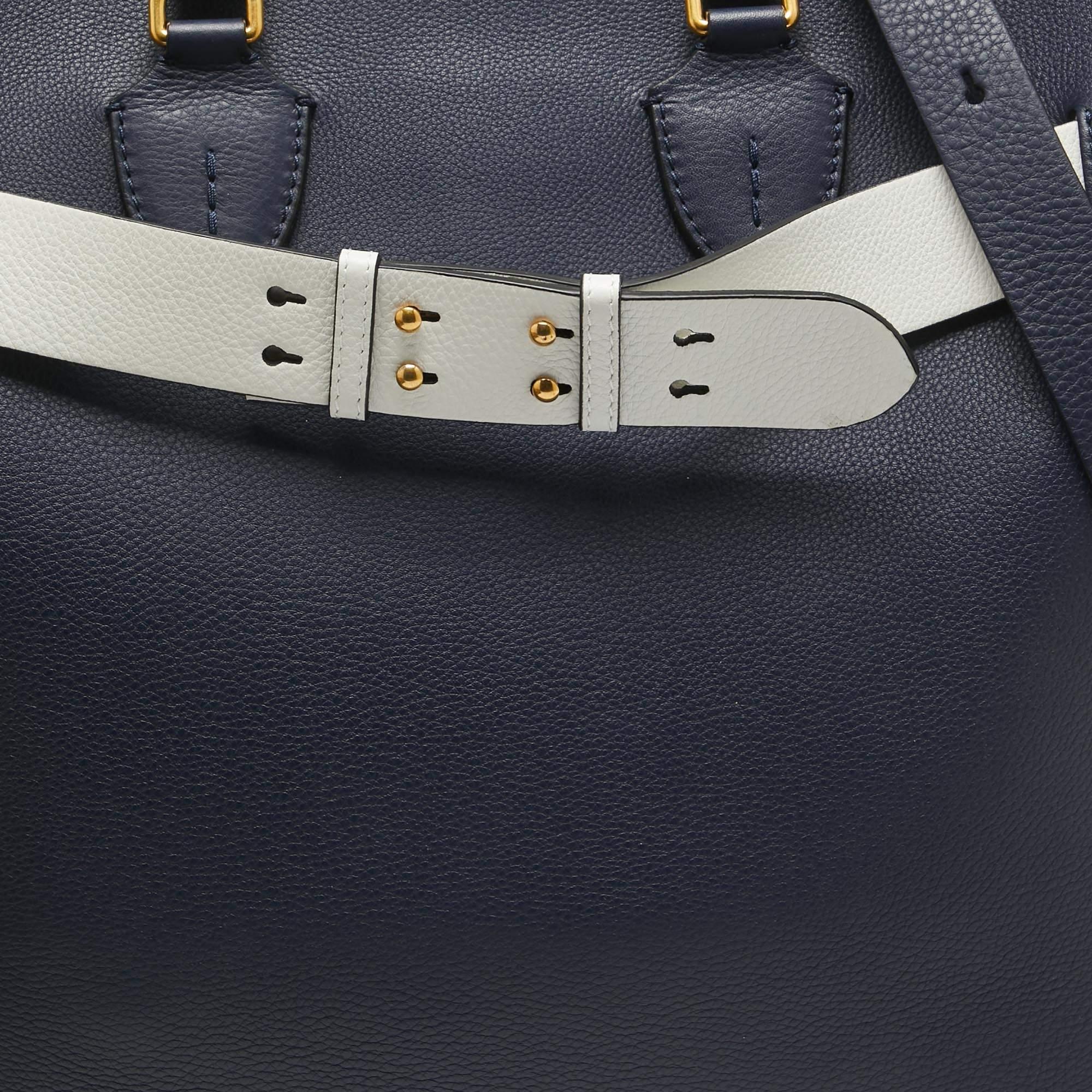 Donna Burberry: borsa grande in pelle blu/bianco con cintura in vendita