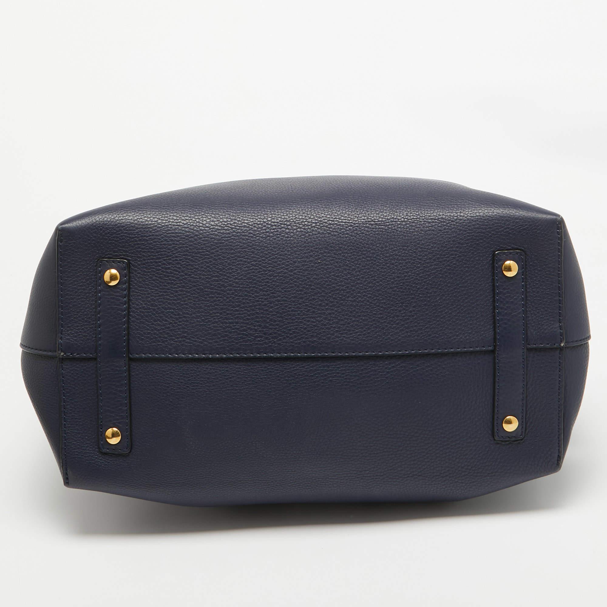 Burberry: borsa grande in pelle blu/bianco con cintura in vendita 2