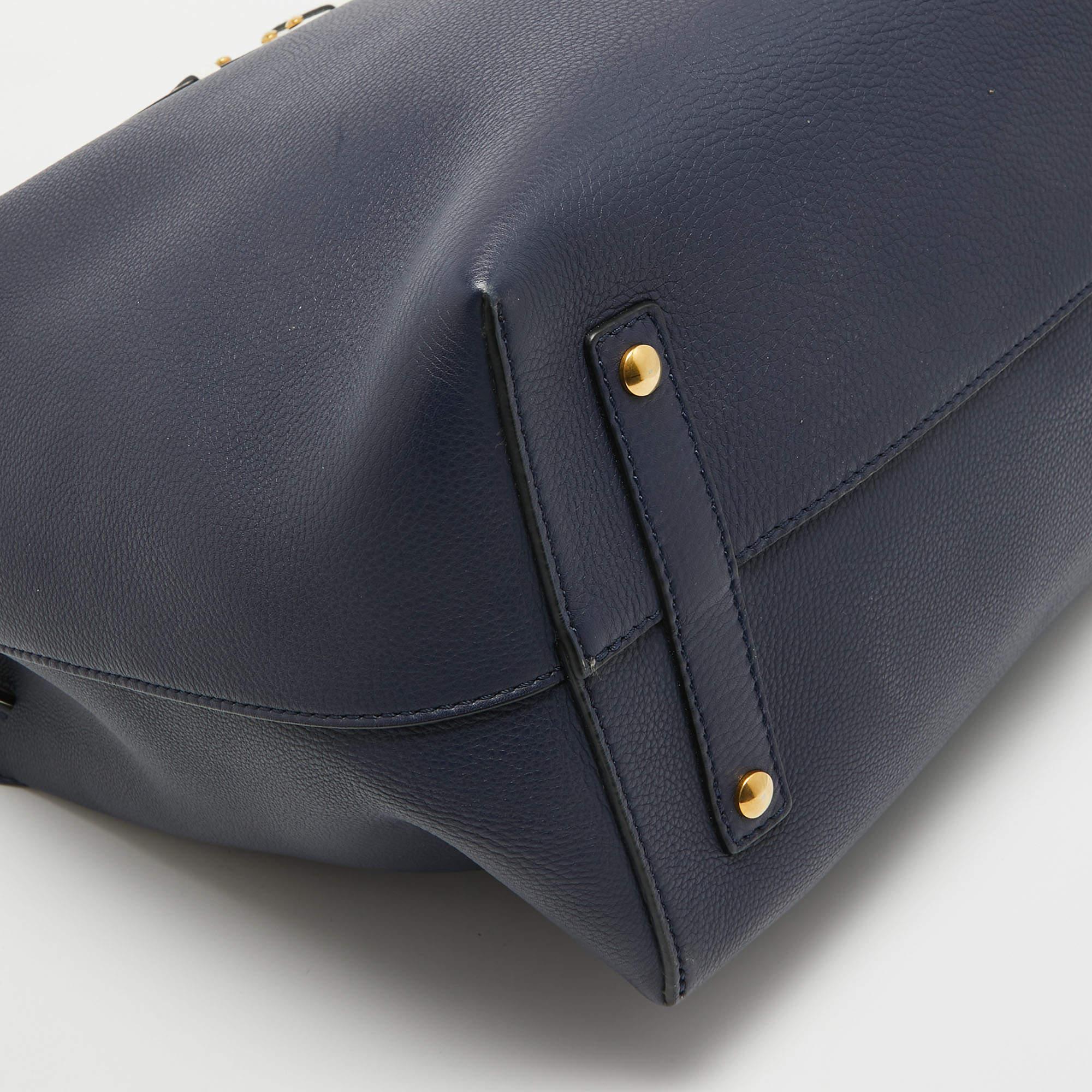 Burberry: borsa grande in pelle blu/bianco con cintura in vendita 4