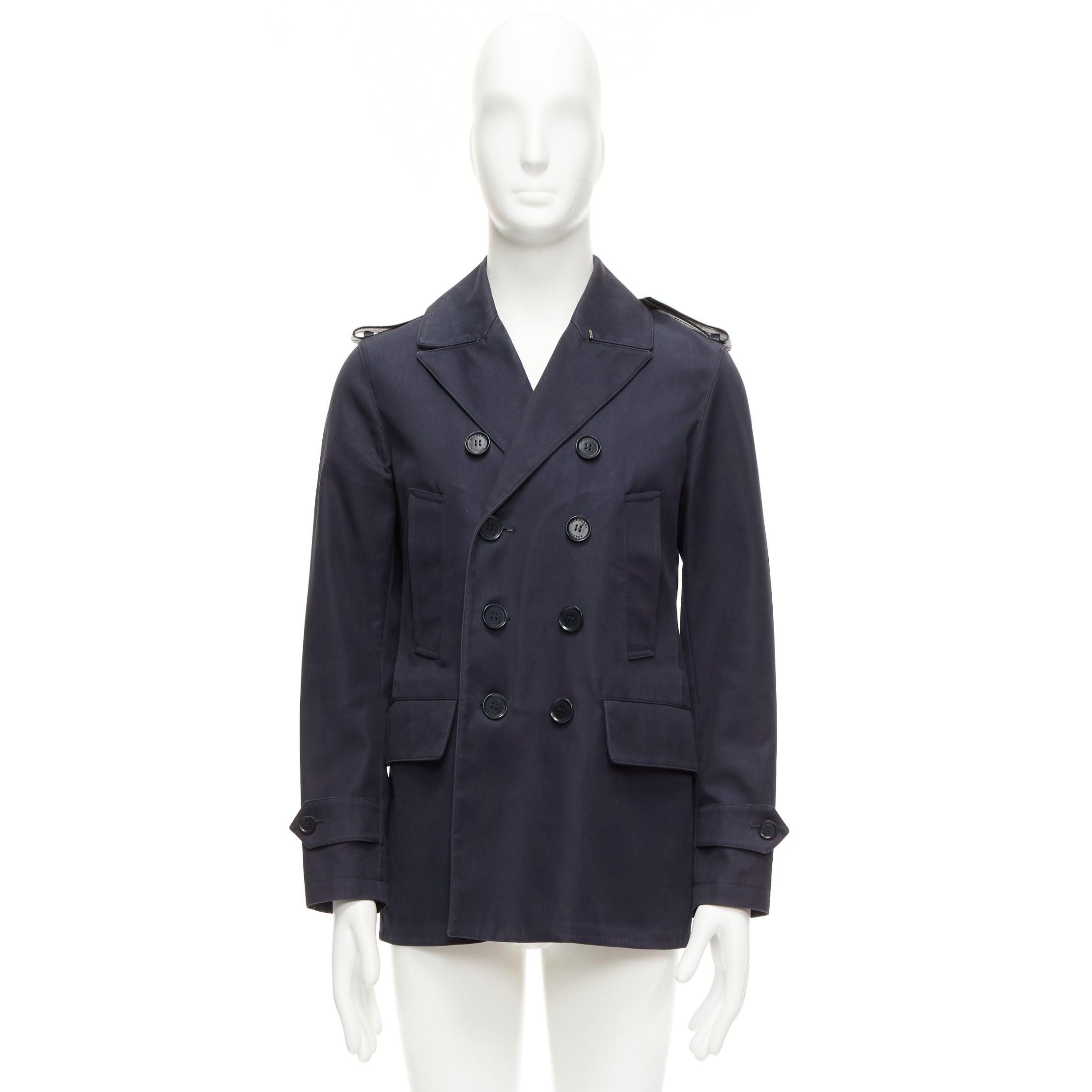 Burberry, trench corto in cotone e lana foderato in pelle con spalline, IT48 M. in vendita 4