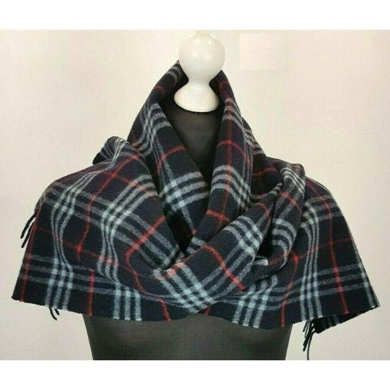 Burberry Navy Lambswool Classic Nova Check 871692 Scarf/Wrap In Good Condition In Dix hills, NY
