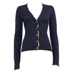 Burberry Marineblaue Strickjacke aus Merinowolle mit Chequered Trim Größe XS