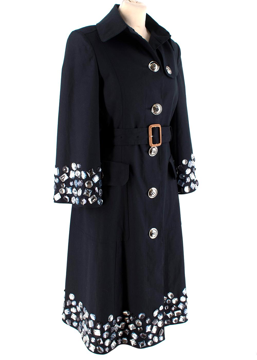 The Burberry trench coat is loved by fashion fans the world over and this navy blue Burberry Trench coat with beaded details in the sleeves and at the end is no exemption. 

- Bold buttons 
- pockets 
- waist belt 

63% cotton
37%