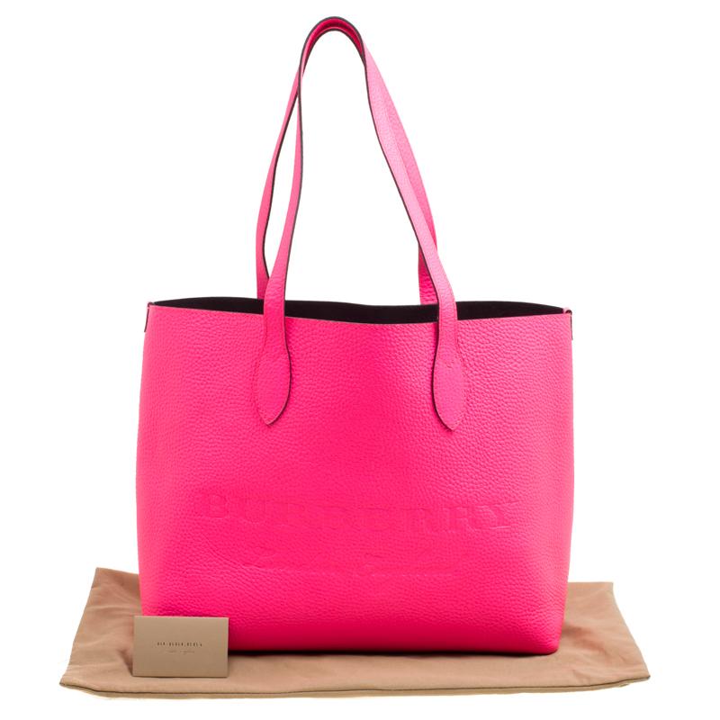 When you carry this Burberry creation, be ready to catch admiring glances as this Remington tote is stylish and fuctional. The bag has been crafted from leather in a gorgeous neon pink shade. It is equipped with two handles, and a very spacious