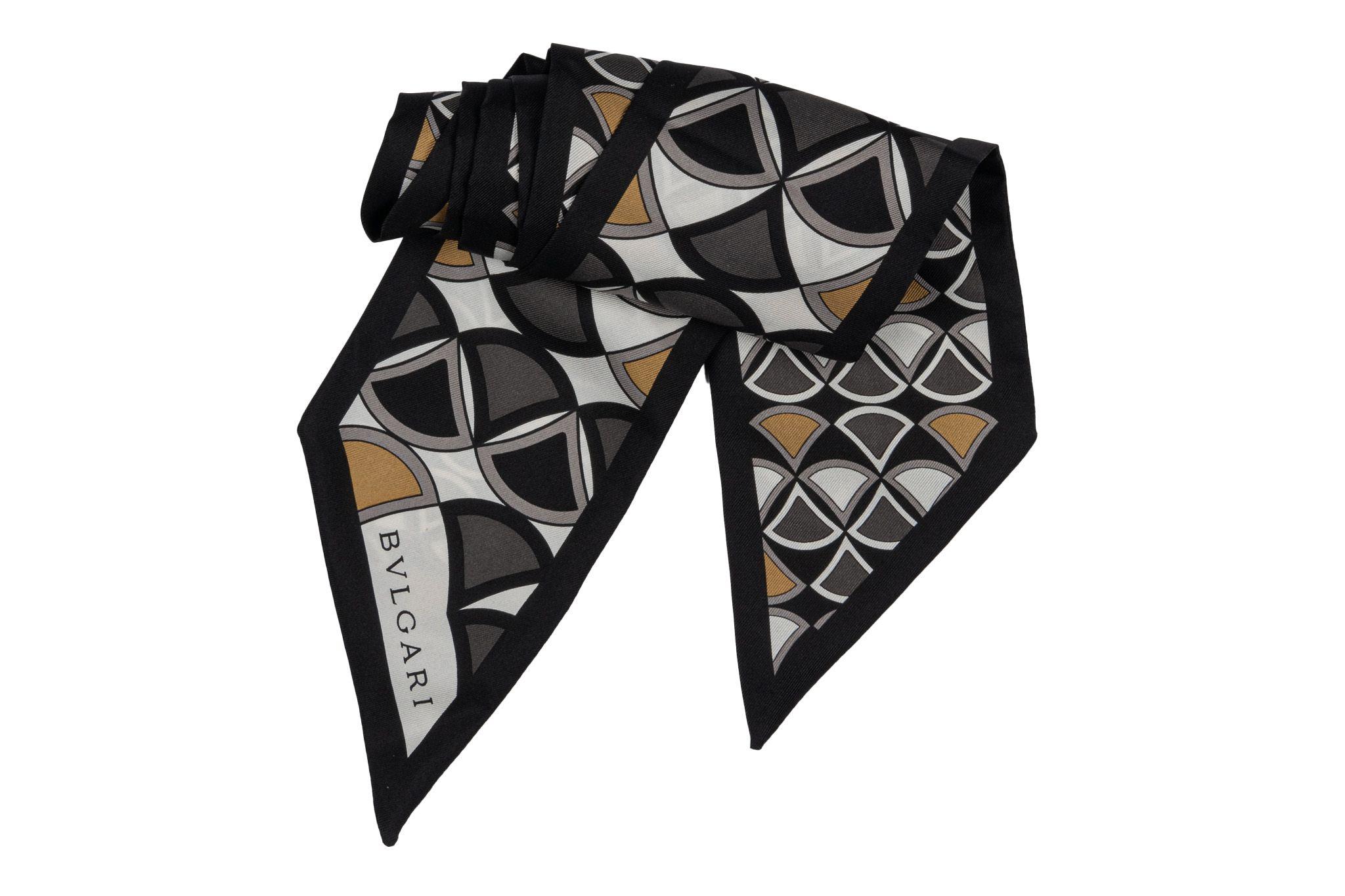Noir Burberry New Maxi Twilly en soie géométrique en vente