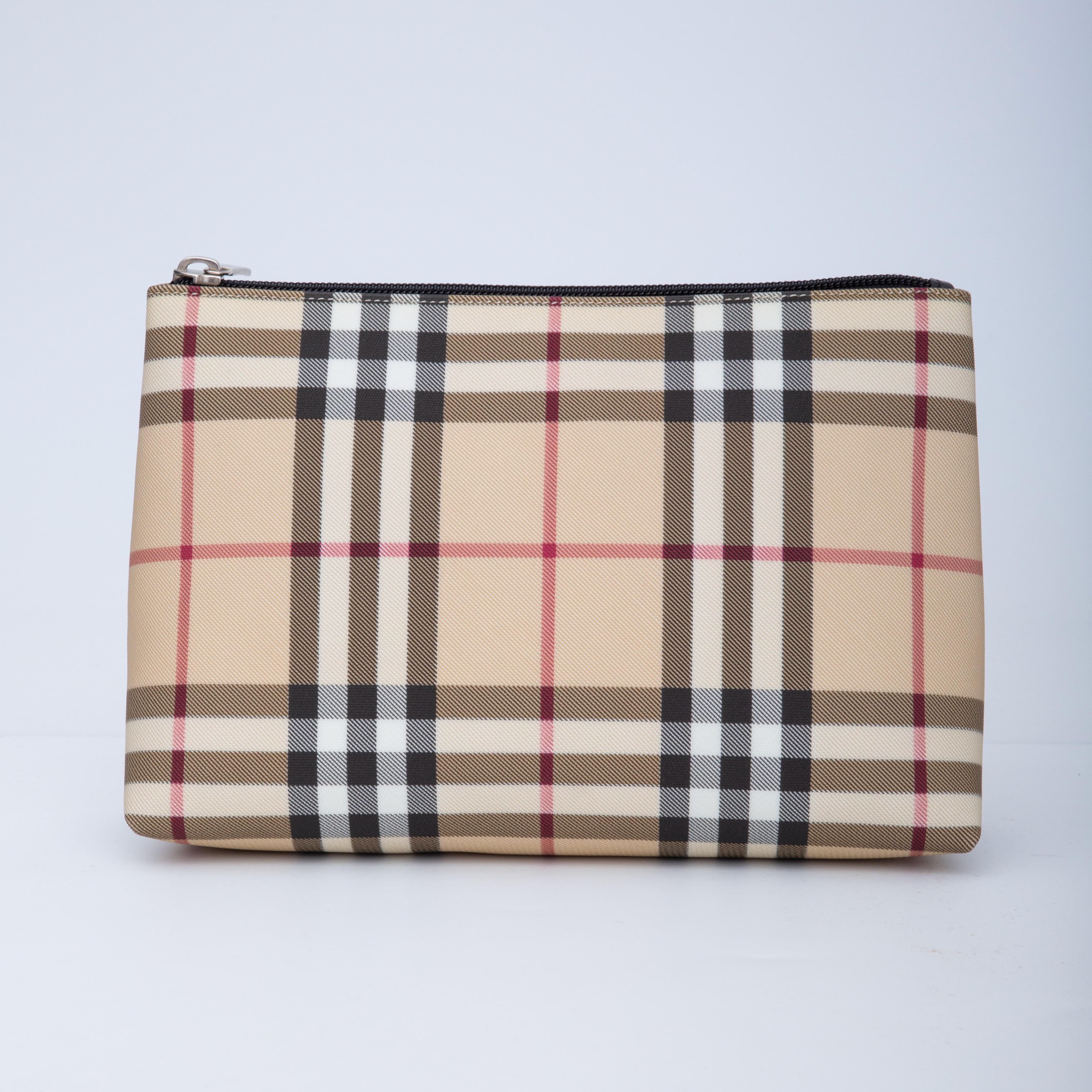 COLOR: Beige
MATERIAL: Coated canvas
ITEM CODE: T-04-01
MEASURES: H 6” x L 9” x D 3”
COMES WITH: Dust bag and certificate of authenticity
CONDITION: Very good - pristine. Minimal signs of use.

Made in Italy