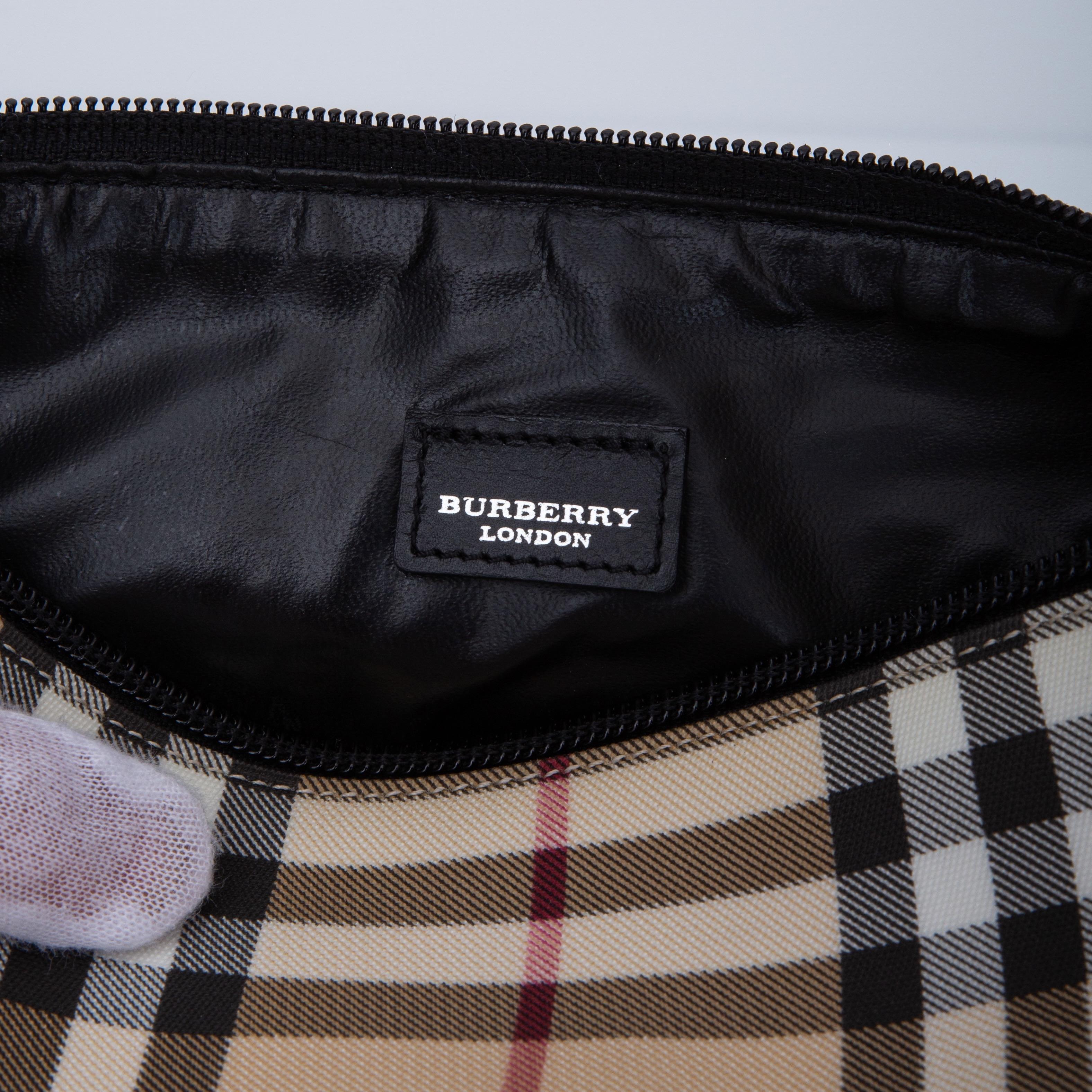 Burberry Nova Check Clutch Cosmetic Pouch Bag In Good Condition In Montreal, Quebec