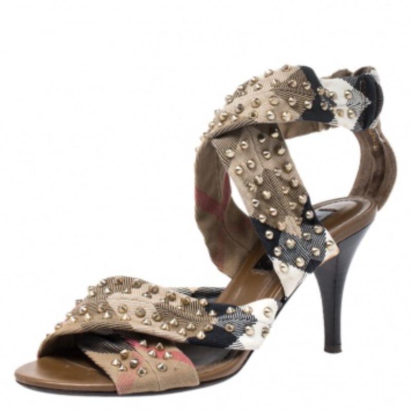 Burberry Nova Check Criss Cross Canvas Spike Studded Open Toe Sandals Size 37 Bon état - En vente à Dubai, Al Qouz 2