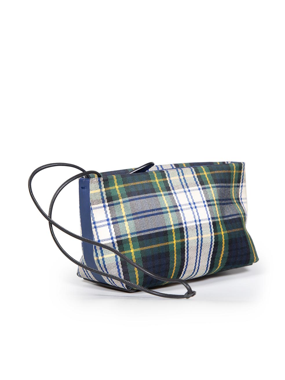 CONDITION is Very good. Minimal wear to the bag is evident, there is discolouration on the four bottom base corners. The leather panels on the bottom base have small abrasions on the corners of this used Burberry designer resale item. This item
