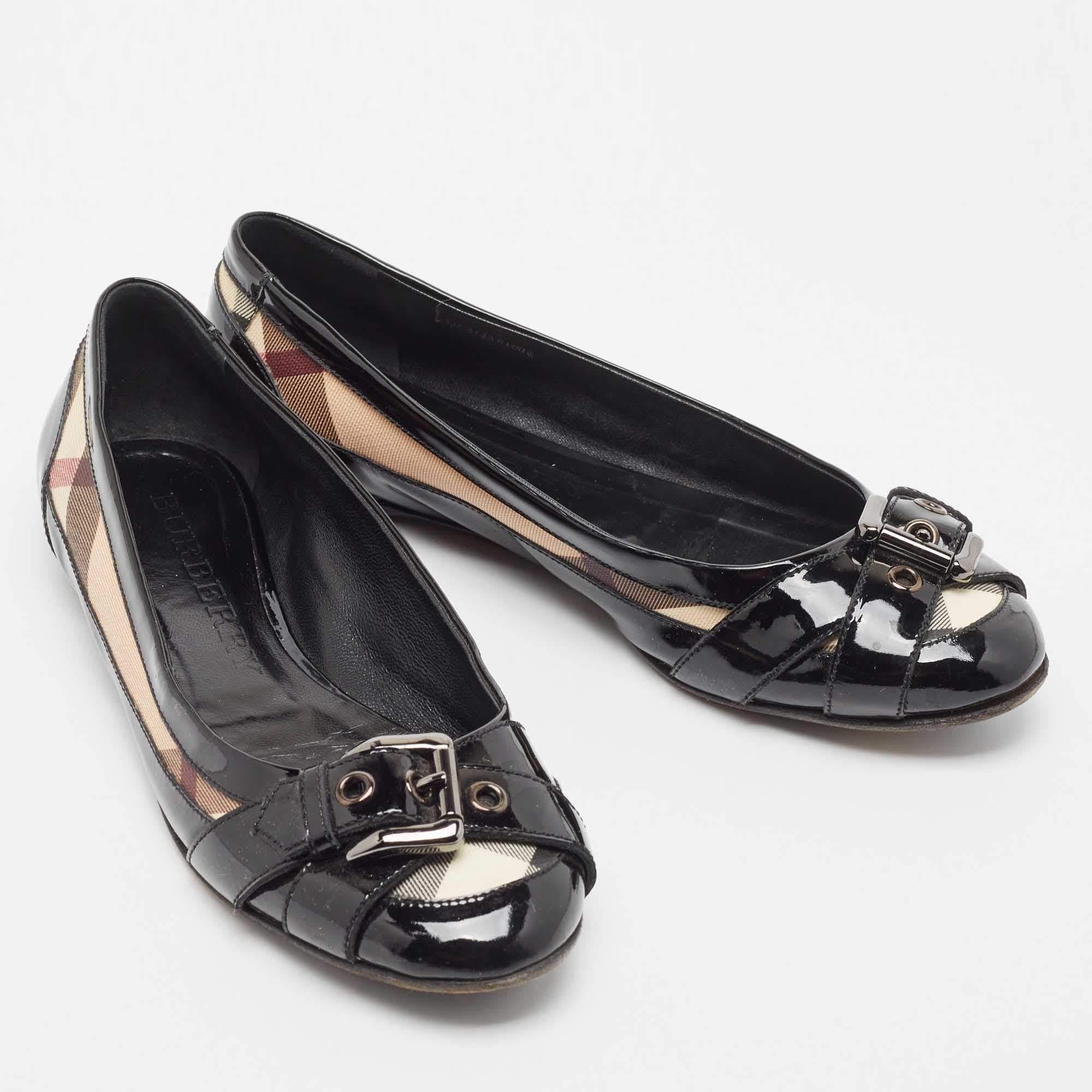 Women's Burberry Nova Check PVC and Patent Leather Buckle Ballet Flats Size 38 For Sale
