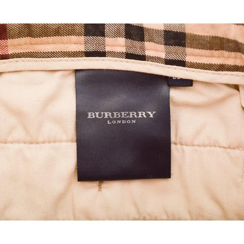 Iconinc 2000's Burberry Nova check, high waisted mens trousers.

Features:
High waisted
Zip crotch
x4 Pocket design
Iconic Nova check pattern
100% Cotton
Sizing: Waist: 32'' 
Inseam: 31''
Recommended Size: 32''
Condition 7/10