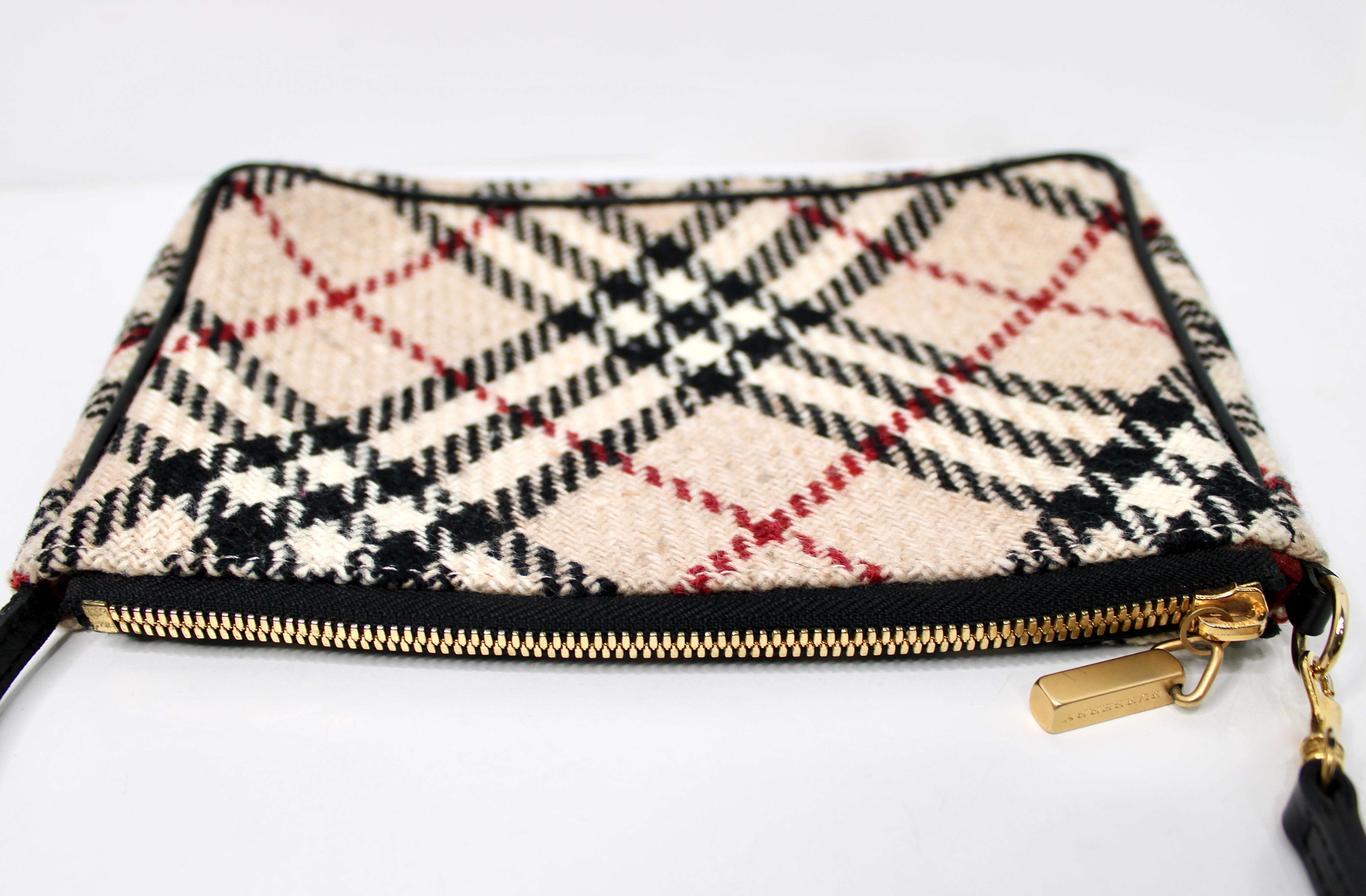 Donna Burberry Nova Check Wool Mini Borsa a tracolla circa Y2K in vendita