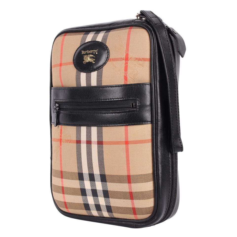 Burberry Nova Check Wristlet In Excellent Condition In Salt Lake Cty, UT