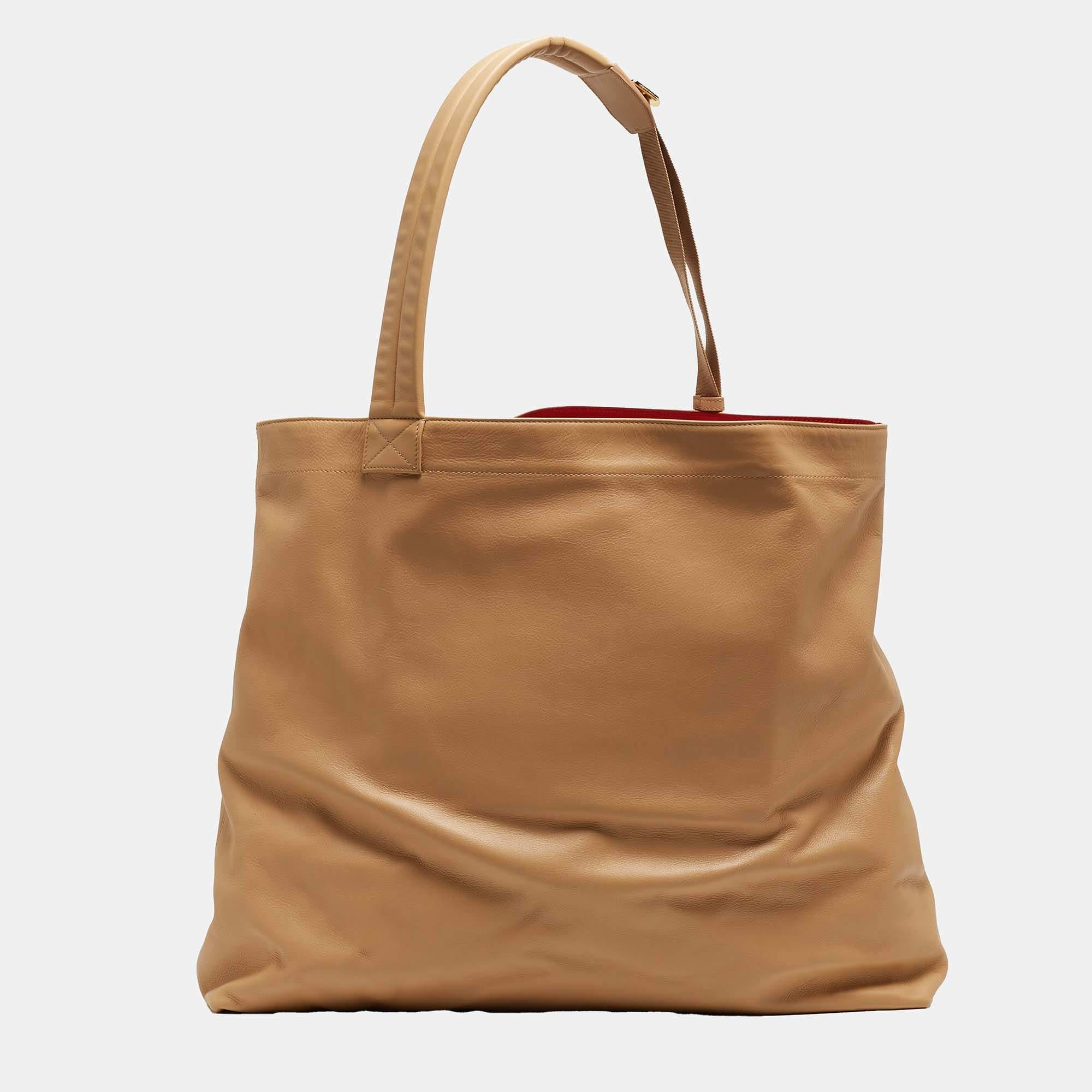 Created from high-quality materials, this tote is enriched with functional and classic elements. It can be carried around conveniently, and its interior is perfectly sized to keep your belongings with ease.

Includes: Original Dustbag, Info Booklet,