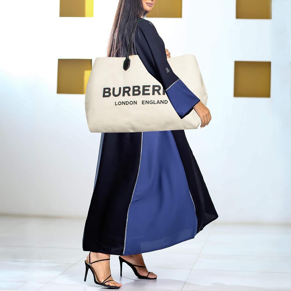 This alluring tote bag for women has been designed to assist you on any day. Convenient to carry and fashionably designed the tote is cut with skill and sewn into a great shape. It is well equipped to be a reliable accessory.