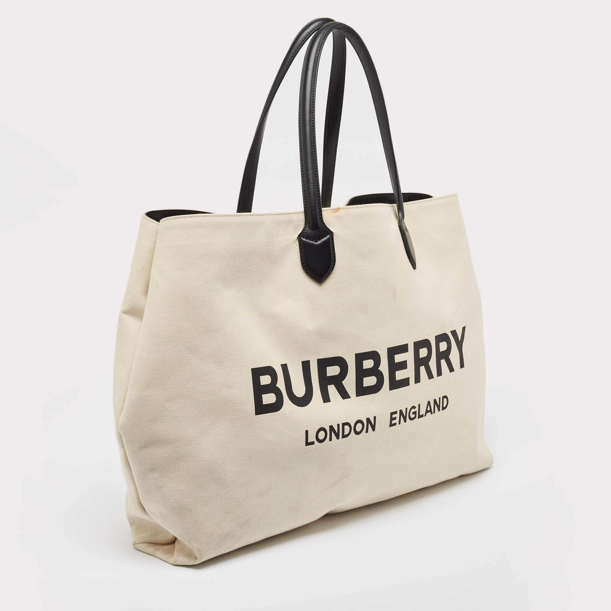 Burberry Off White Canvas Lewes Tote In Fair Condition In Dubai, Al Qouz 2
