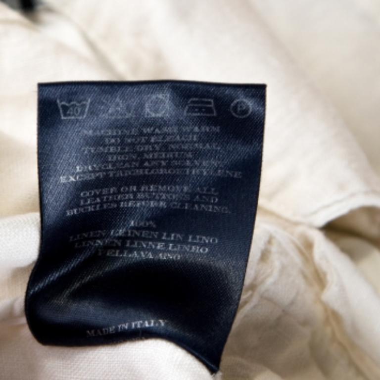A perfect blend of quality and style is this shirt by Burberry. It carries a stunning shade of off-white, long sleeves and button fastenings. Be at your best when you get ready wearing this lovely shirt that is tailored from linen.