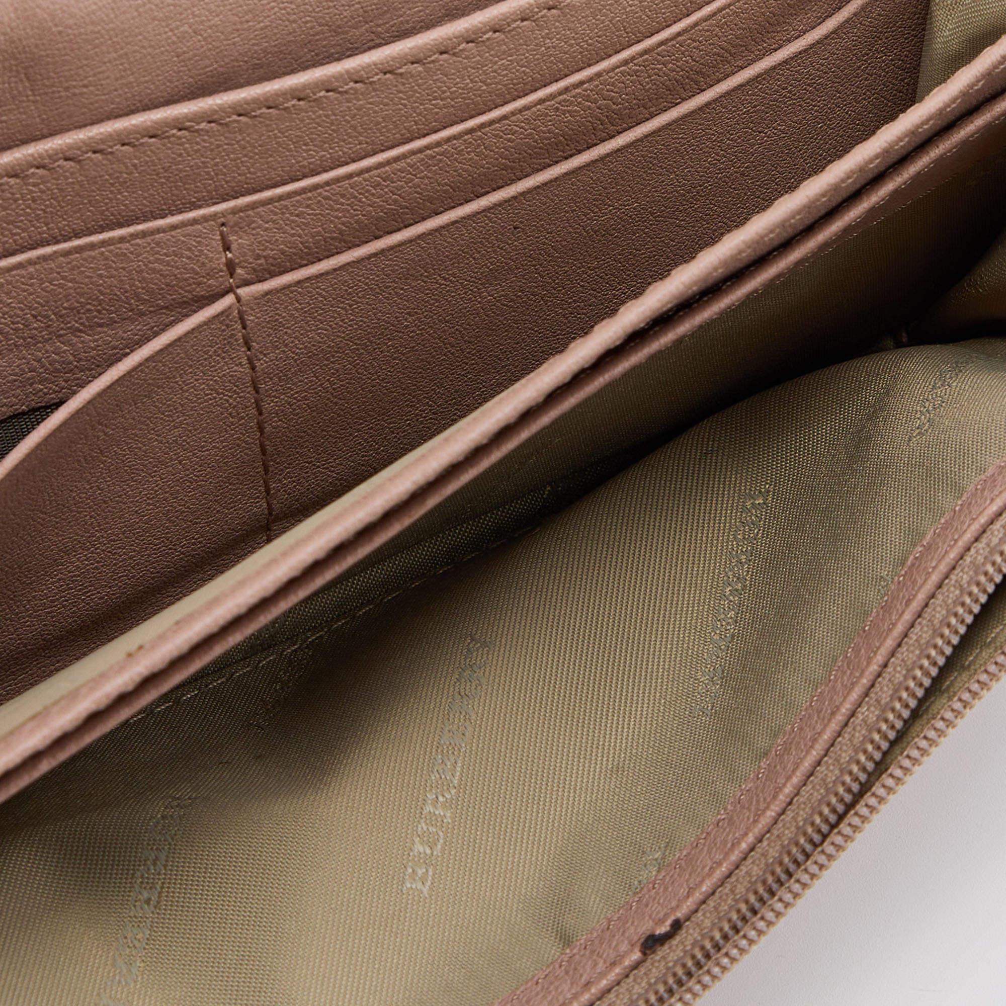 This designer wallet is an immaculate balance of sophistication and rational utility. It has been designed using prime quality materials and elevated by a sleek finish. The creation is equipped with ample space for your monetary essentials.