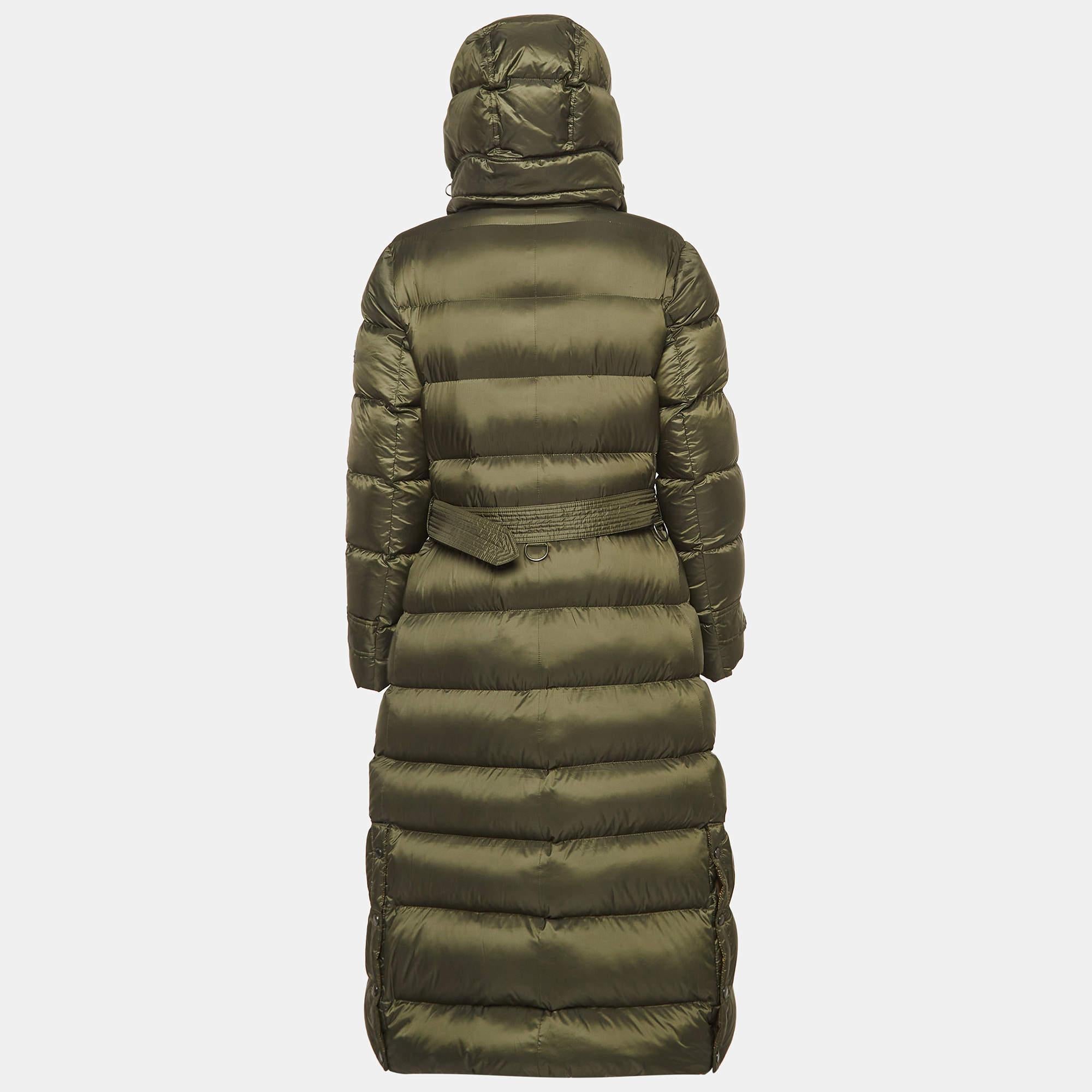 Coats like this one are an amazing accessory to polish your attire. Made from good fabrics and detailed with a noticeable design  this coat ensures your looks are always on point.