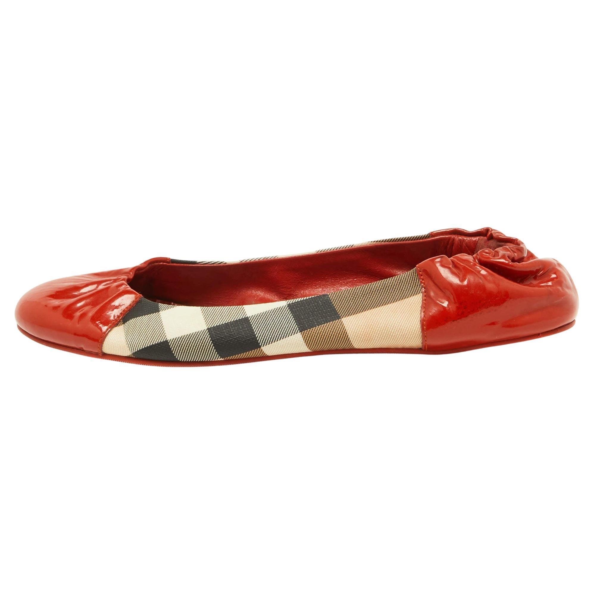 Burberry Orange/Beige Patent Leather and Nova Check Coated Canvas Scrunch Ballet For Sale