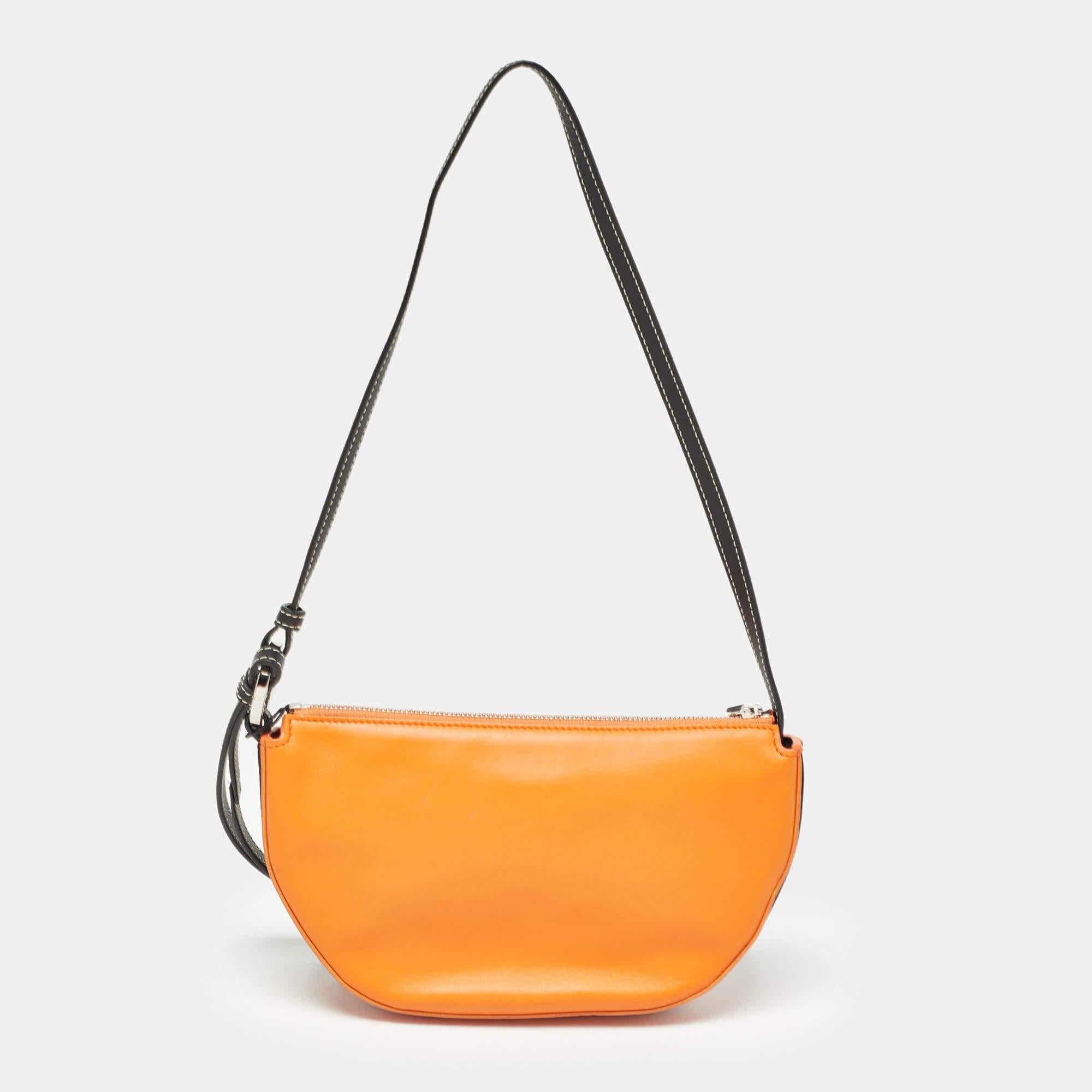 Burberry - Mini sac Olympia double en cuir orange/noir Neuf à Dubai, Al Qouz 2